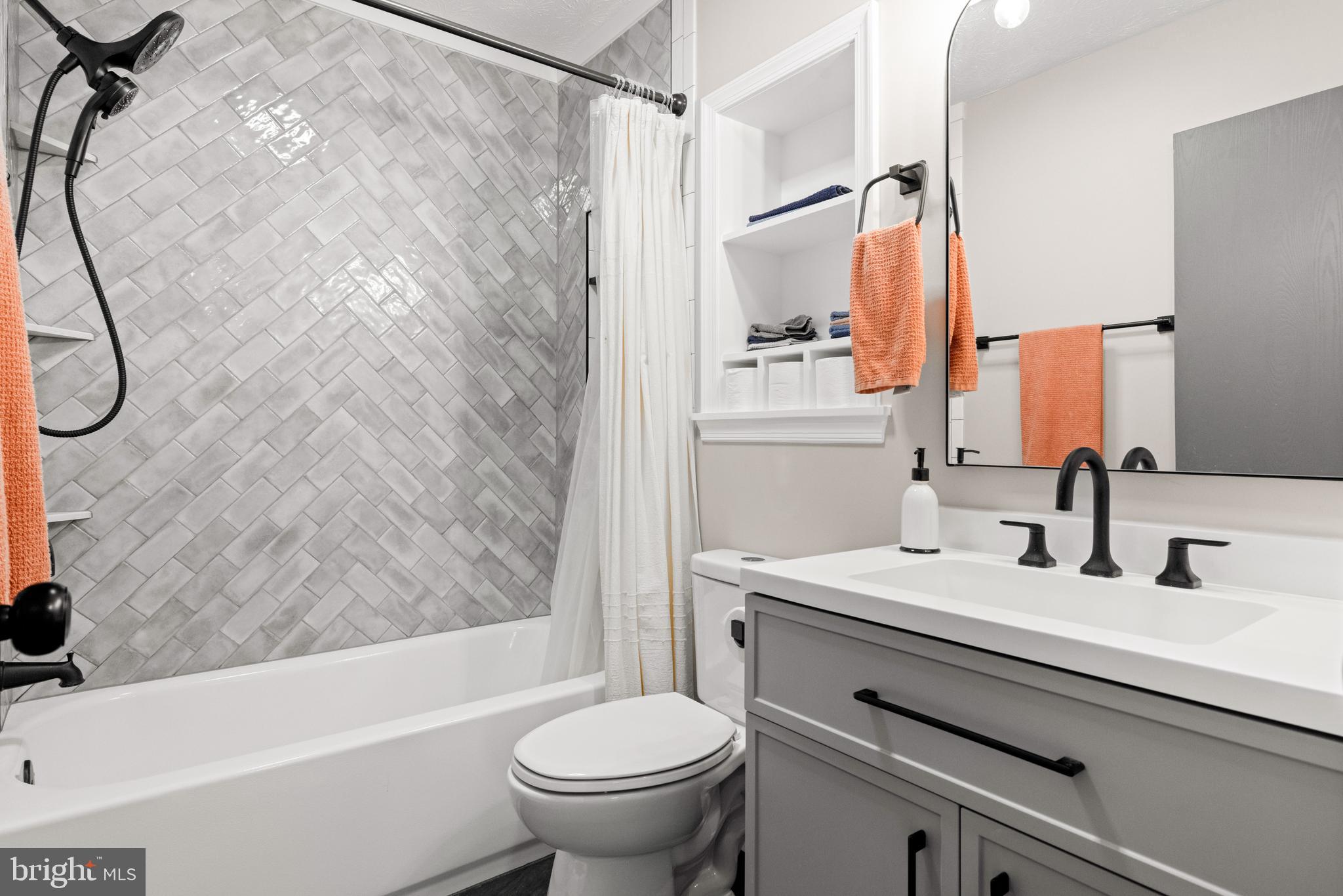 FREDERICKTOWNE TOWNHOUSE - Residential