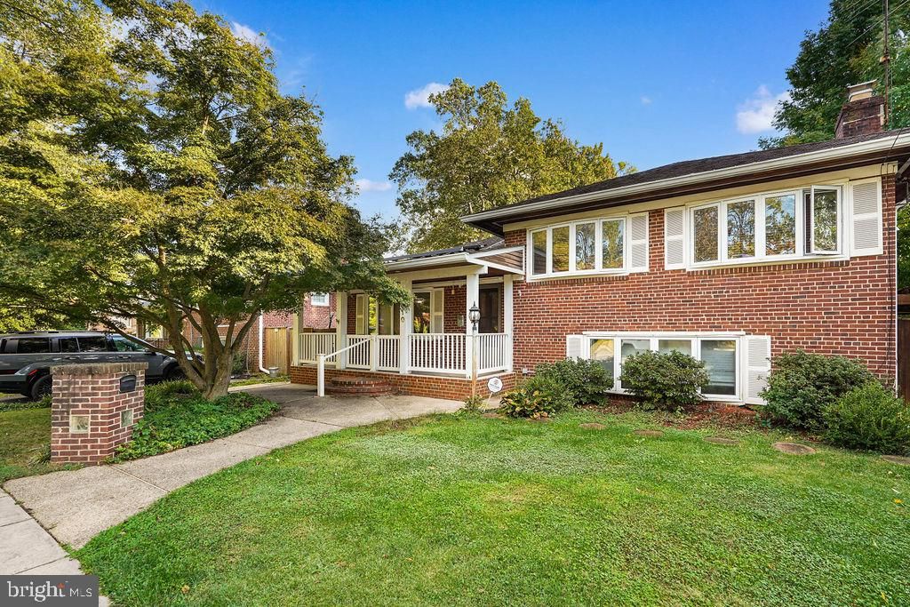 Photo of 5110 Flanders Avenue, KENSINGTON, MD 20895 (MLS # MDMC2204490)