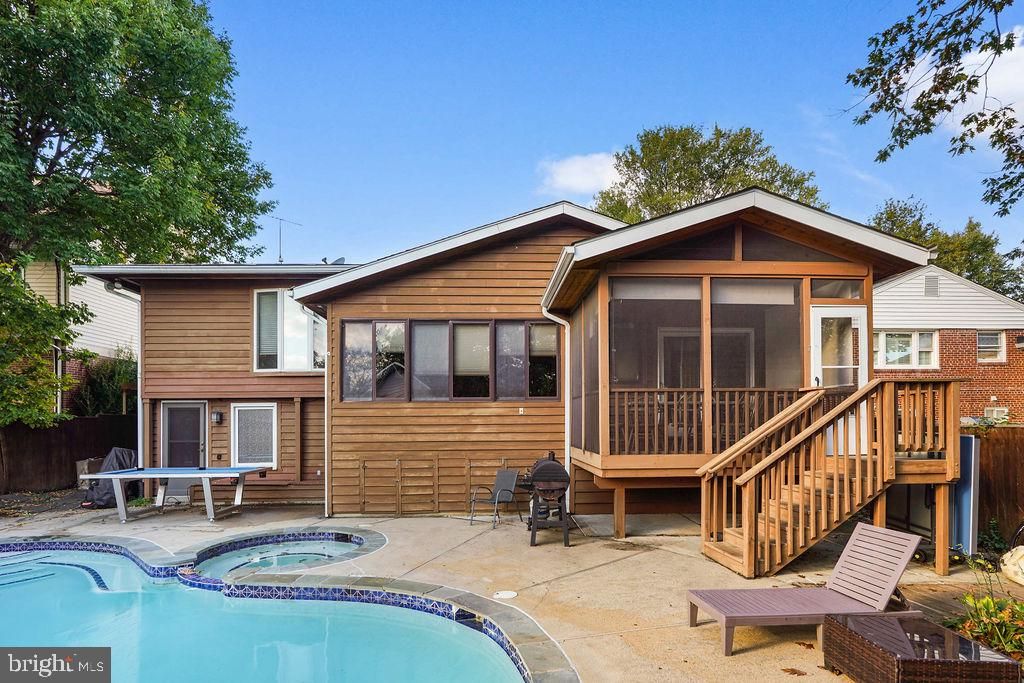 Photo of 5110 Flanders Avenue, KENSINGTON, MD 20895 (MLS # MDMC2204490)