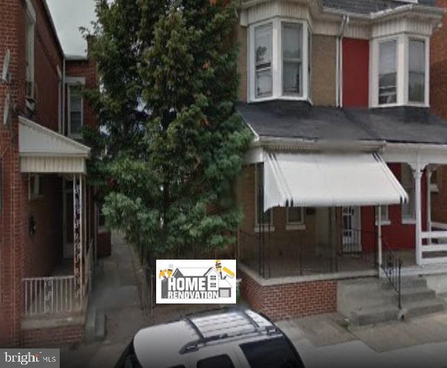 2 bedroom, 1 bath in York City!! Newly renovated first floor unit with all new paint, floors, mechanicals, and walking distance to markets, shopping, eateries, parks and much more.