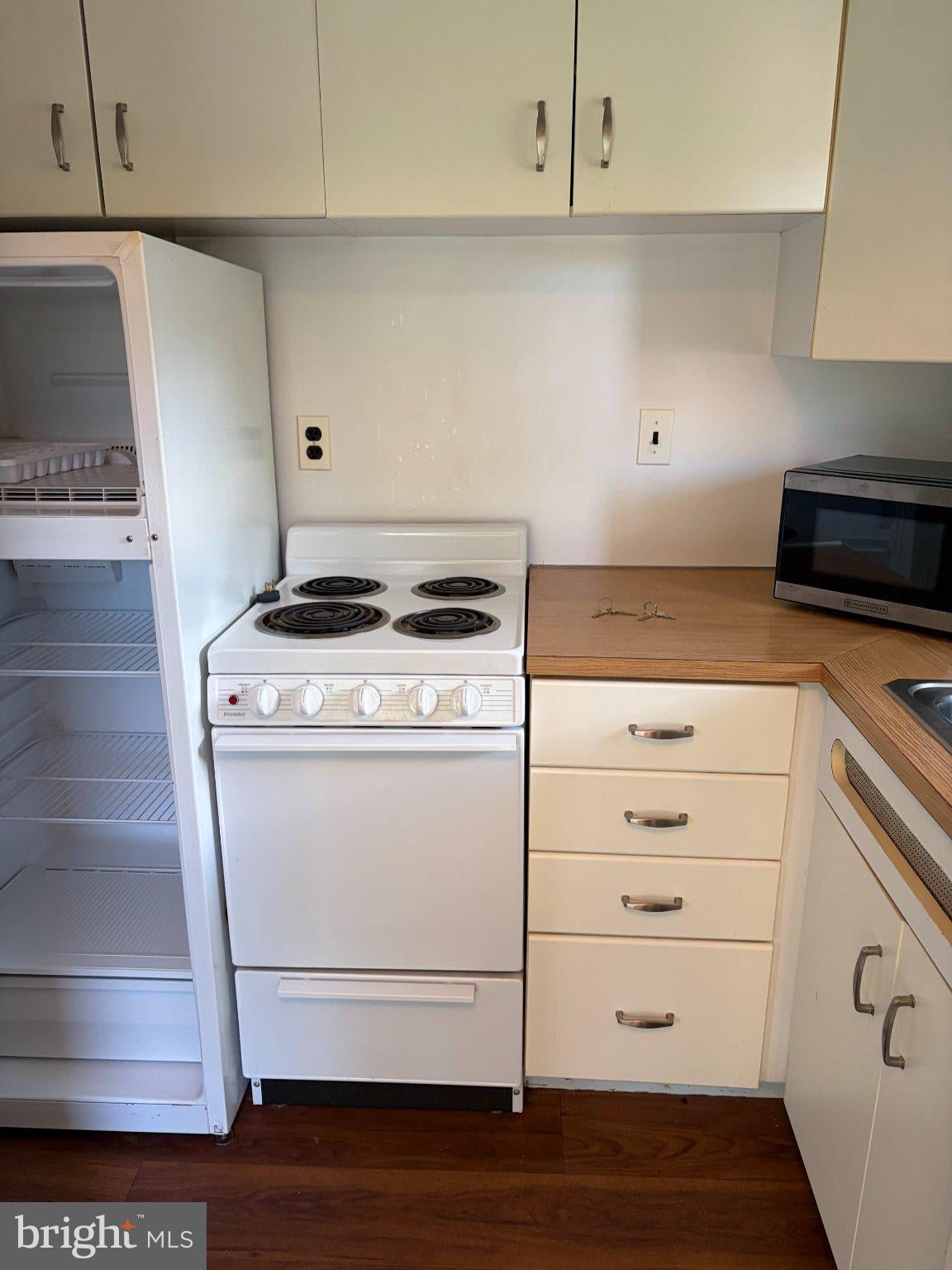 323-325 HAVERFORD AVENUE B4
