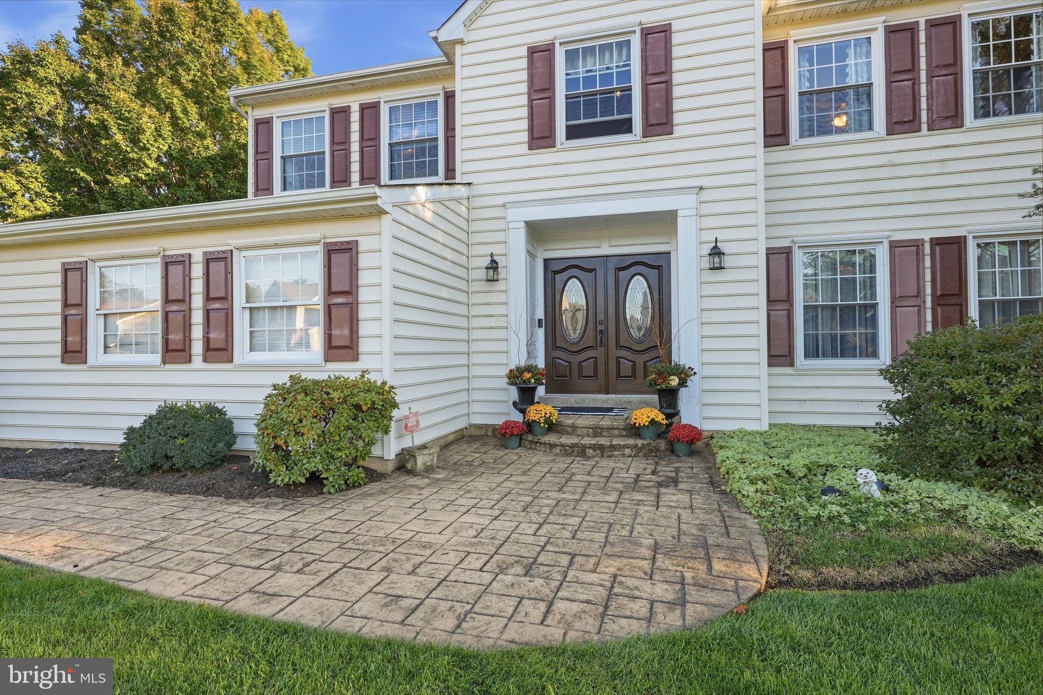 2093 E WELLINGTON ROAD
