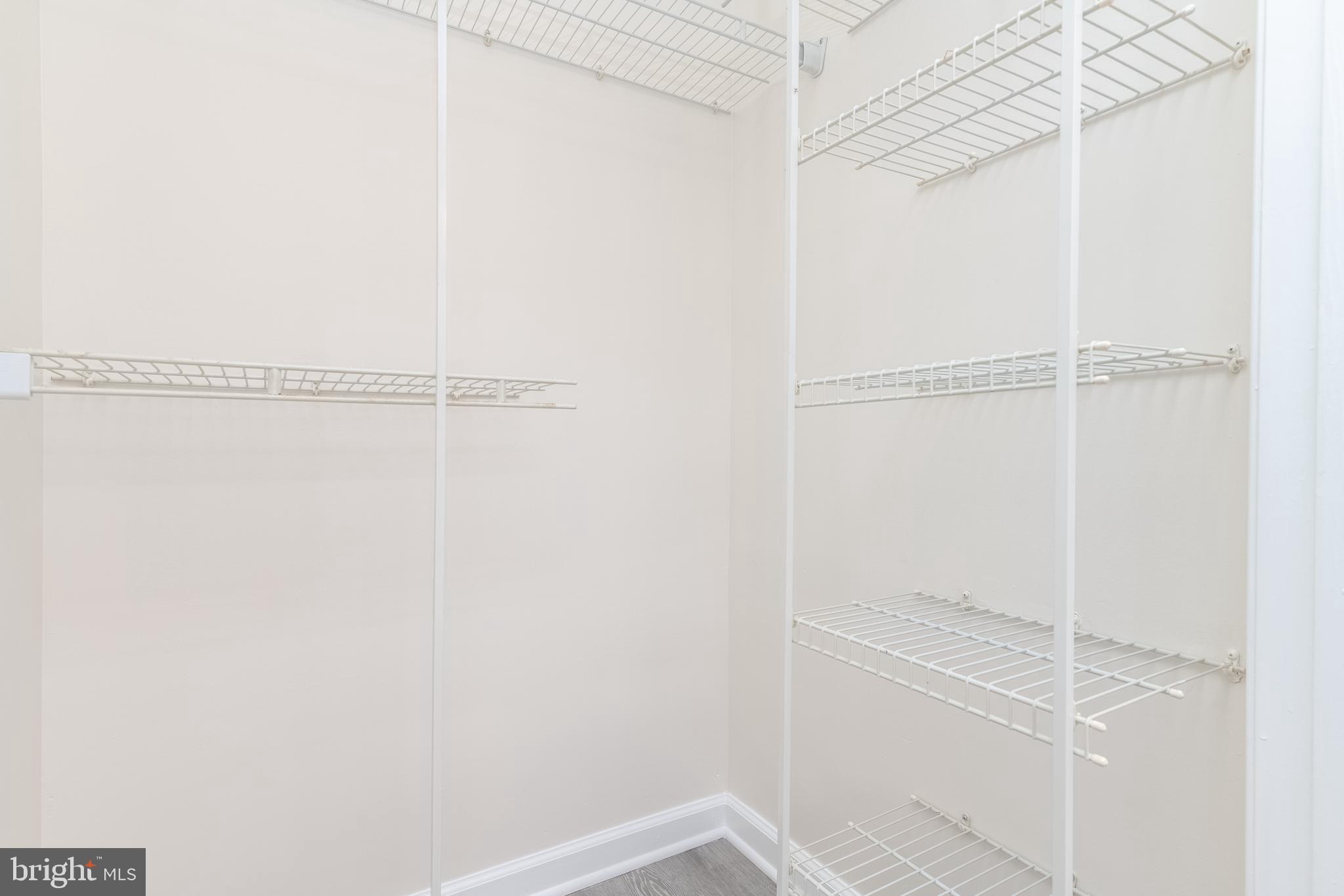 RIVERSIDE PARK - Residential