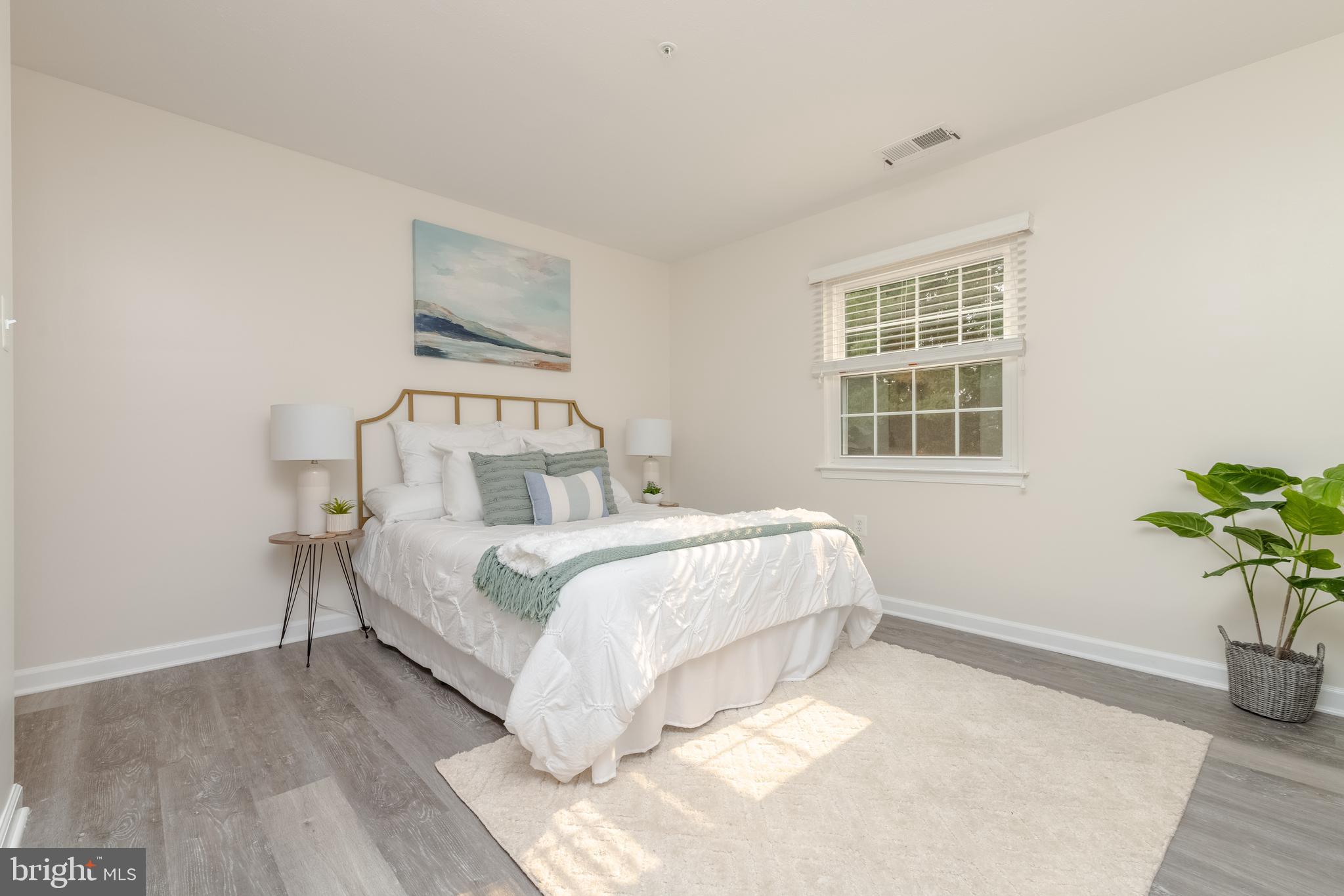 RIVERSIDE PARK - Residential