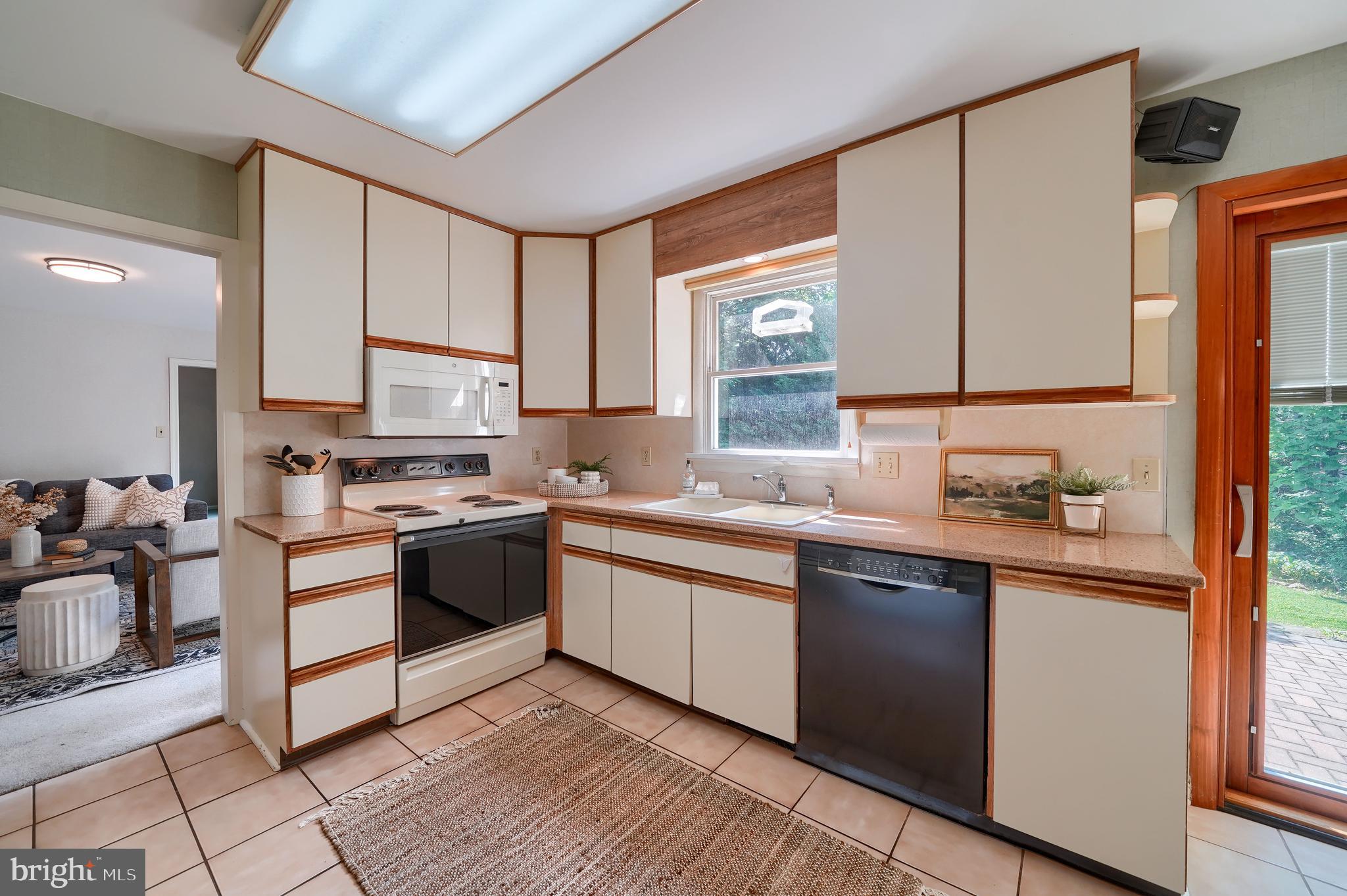 MISSION HILLS - Residential