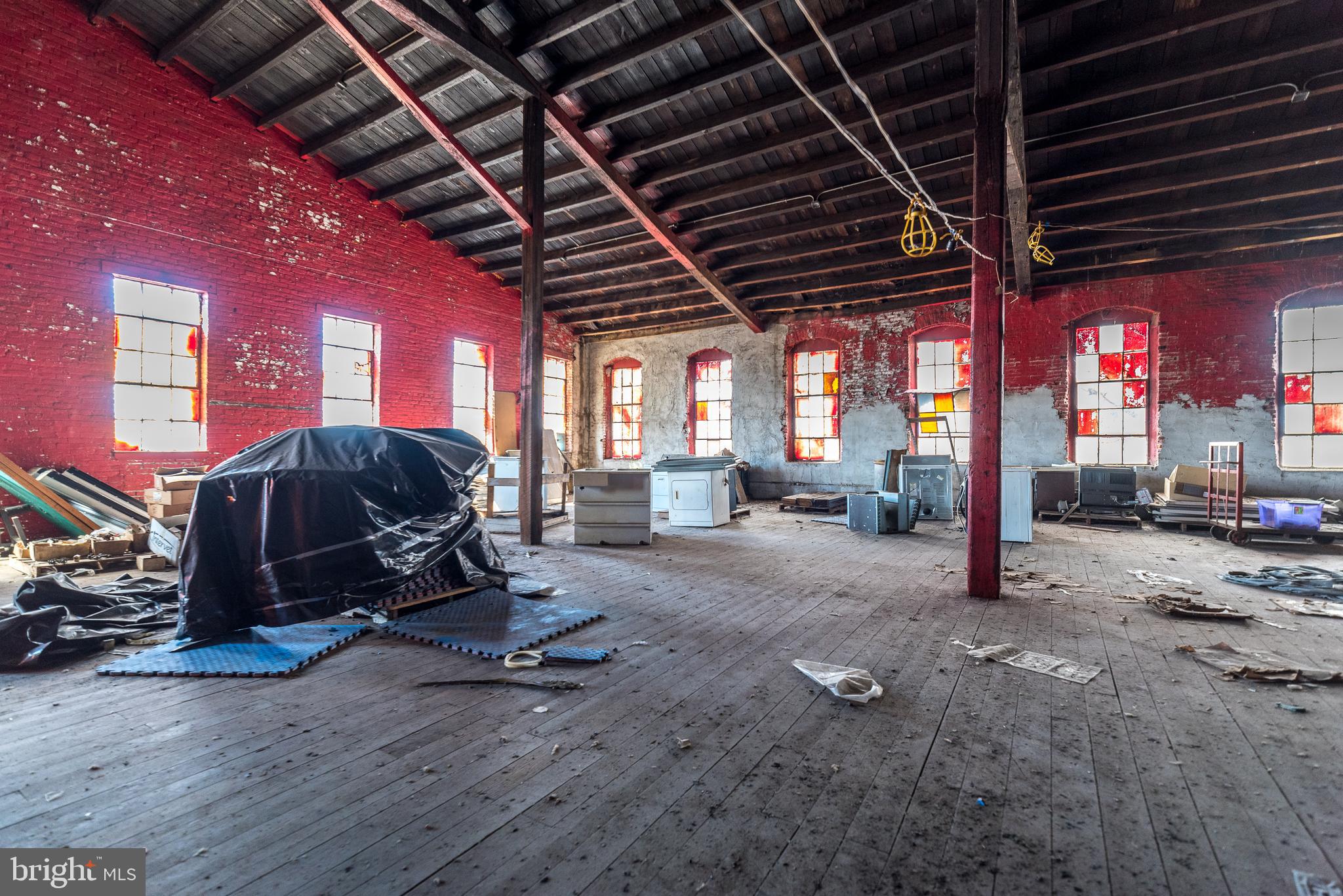 FRANKFORD - Commercial Sale