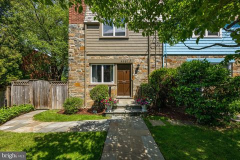 Photo of 5237 43rd Street NW, WASHINGTON, DC 20015 (MLS # DCDC2200160)