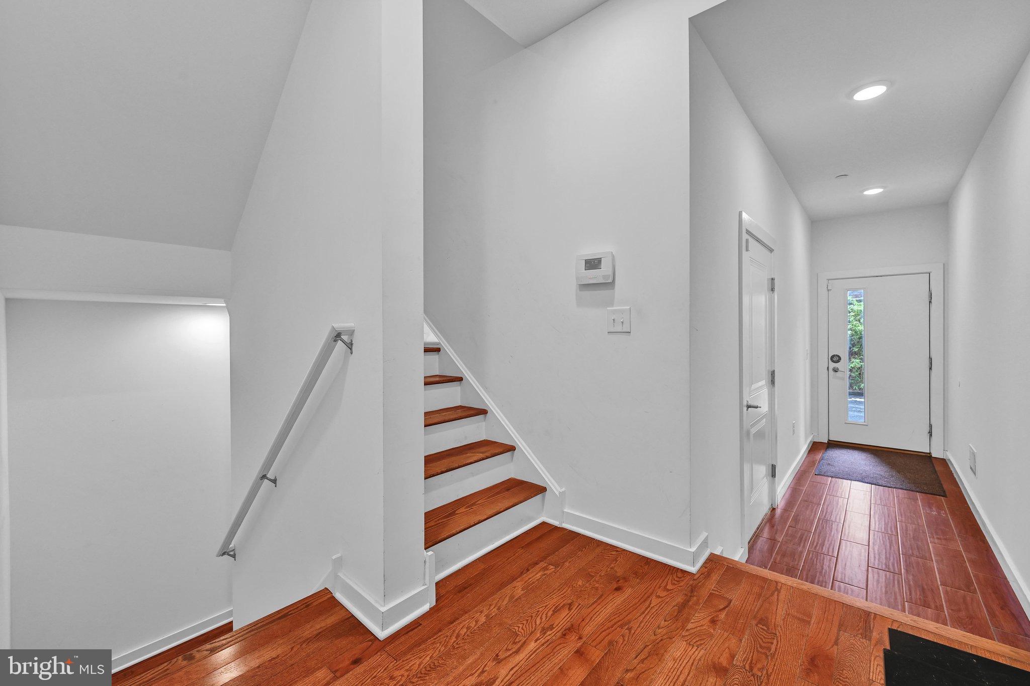2517 E CAMBRIA STREET E