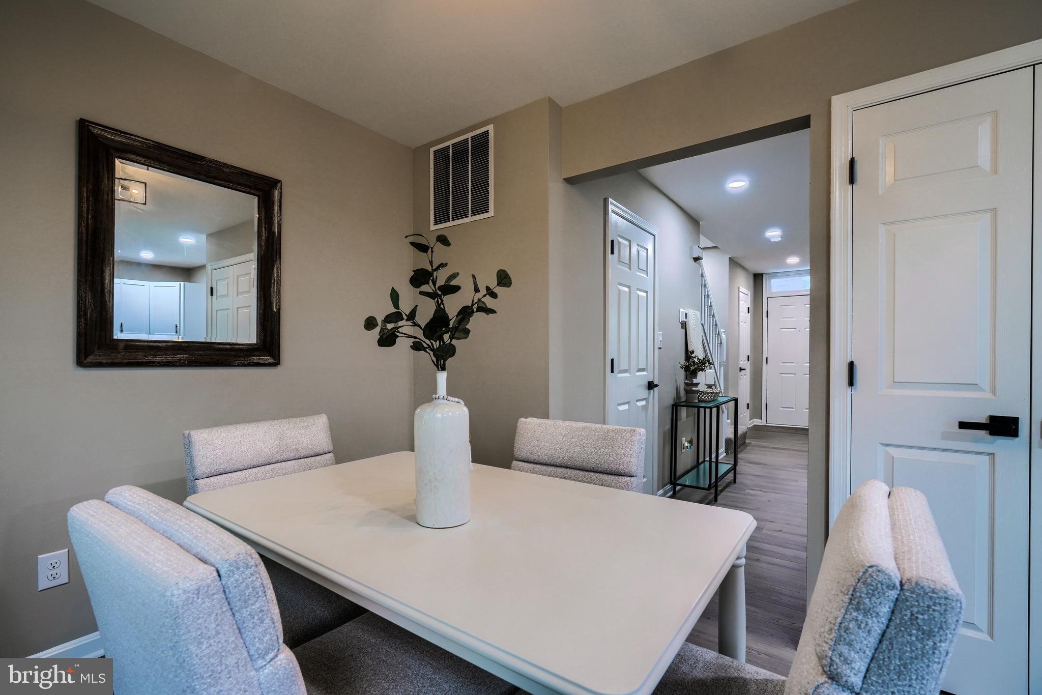 CONSTANT FRIENDSHIP - Residential