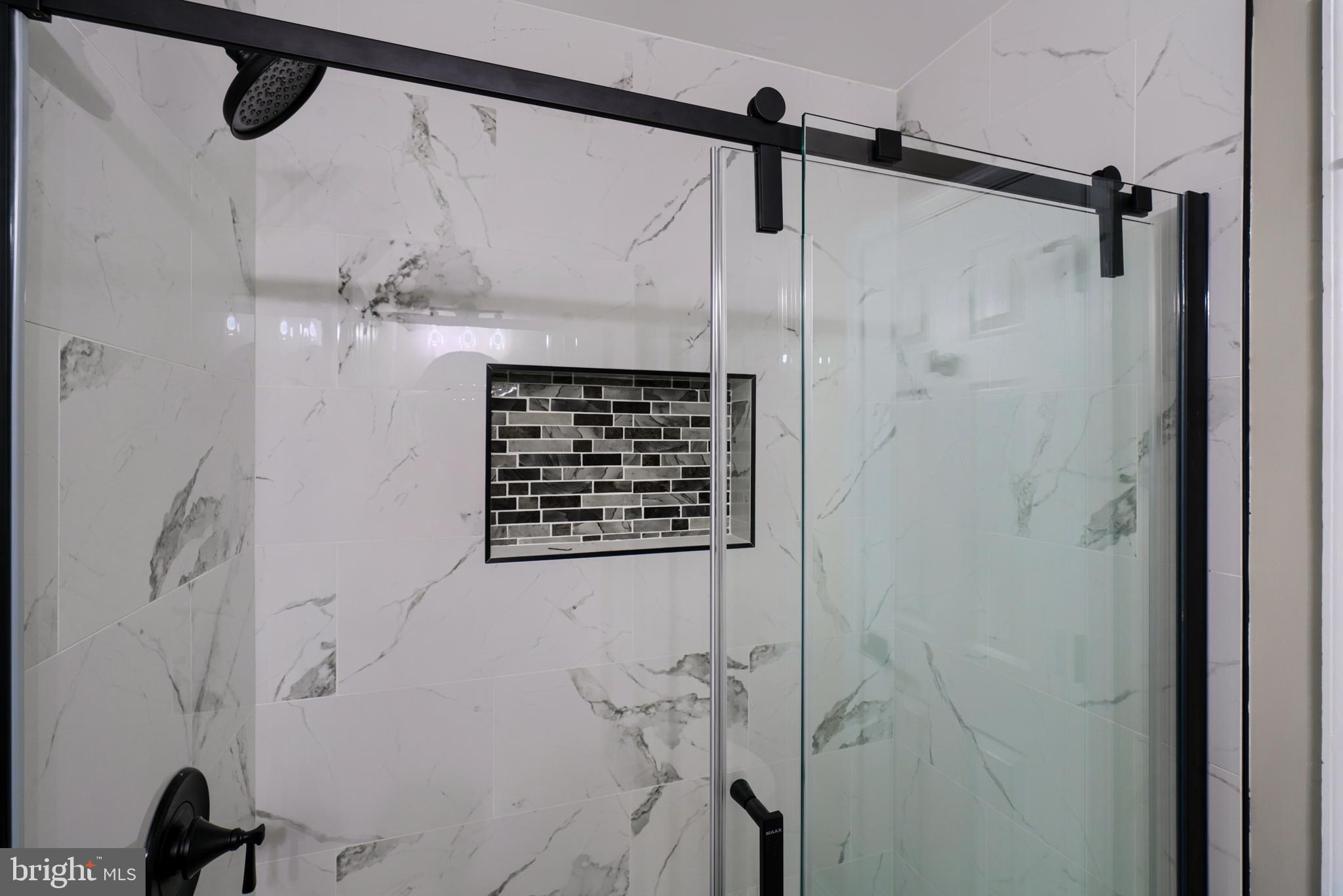 CONSTANT FRIENDSHIP - Residential