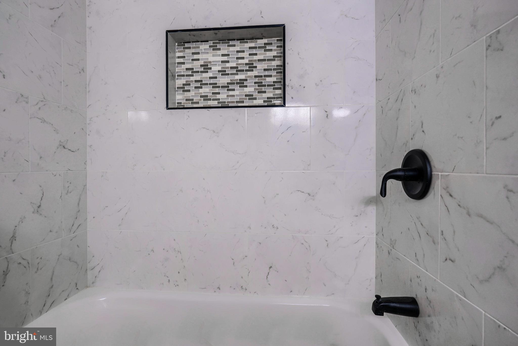 CONSTANT FRIENDSHIP - Residential