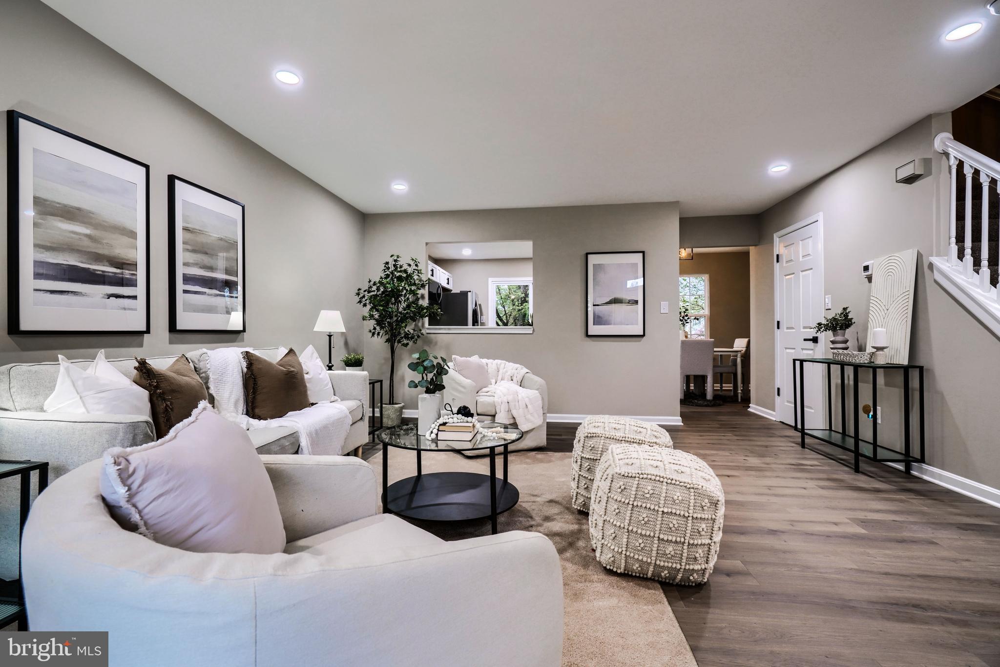 CONSTANT FRIENDSHIP - Residential