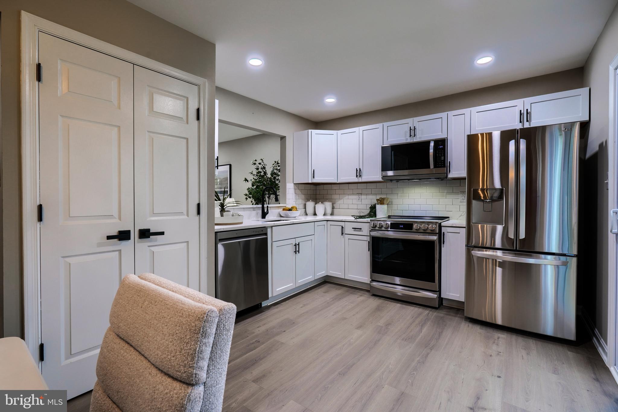 CONSTANT FRIENDSHIP - Residential