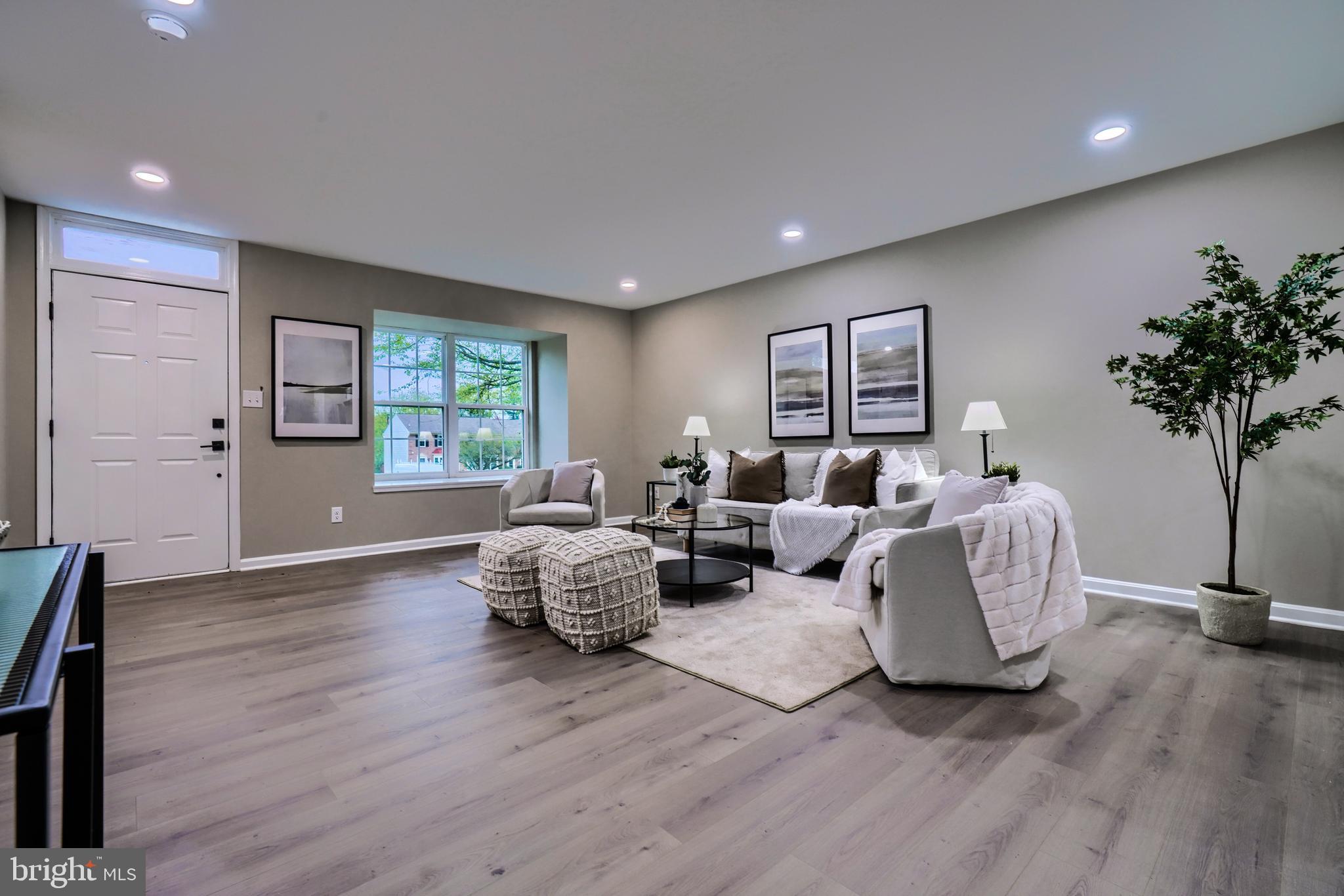 CONSTANT FRIENDSHIP - Residential