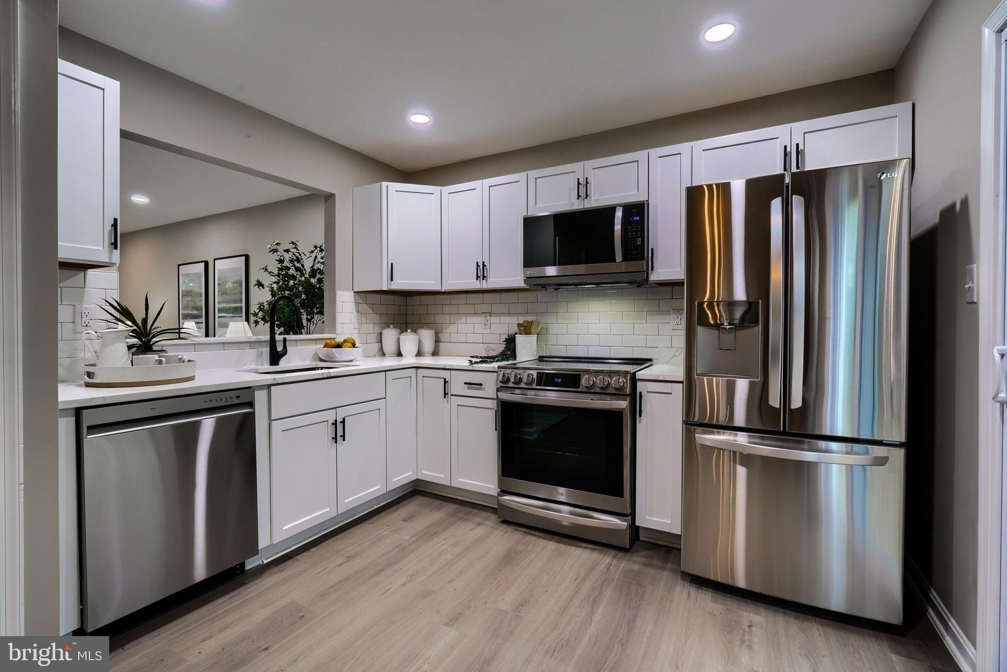 CONSTANT FRIENDSHIP - Residential