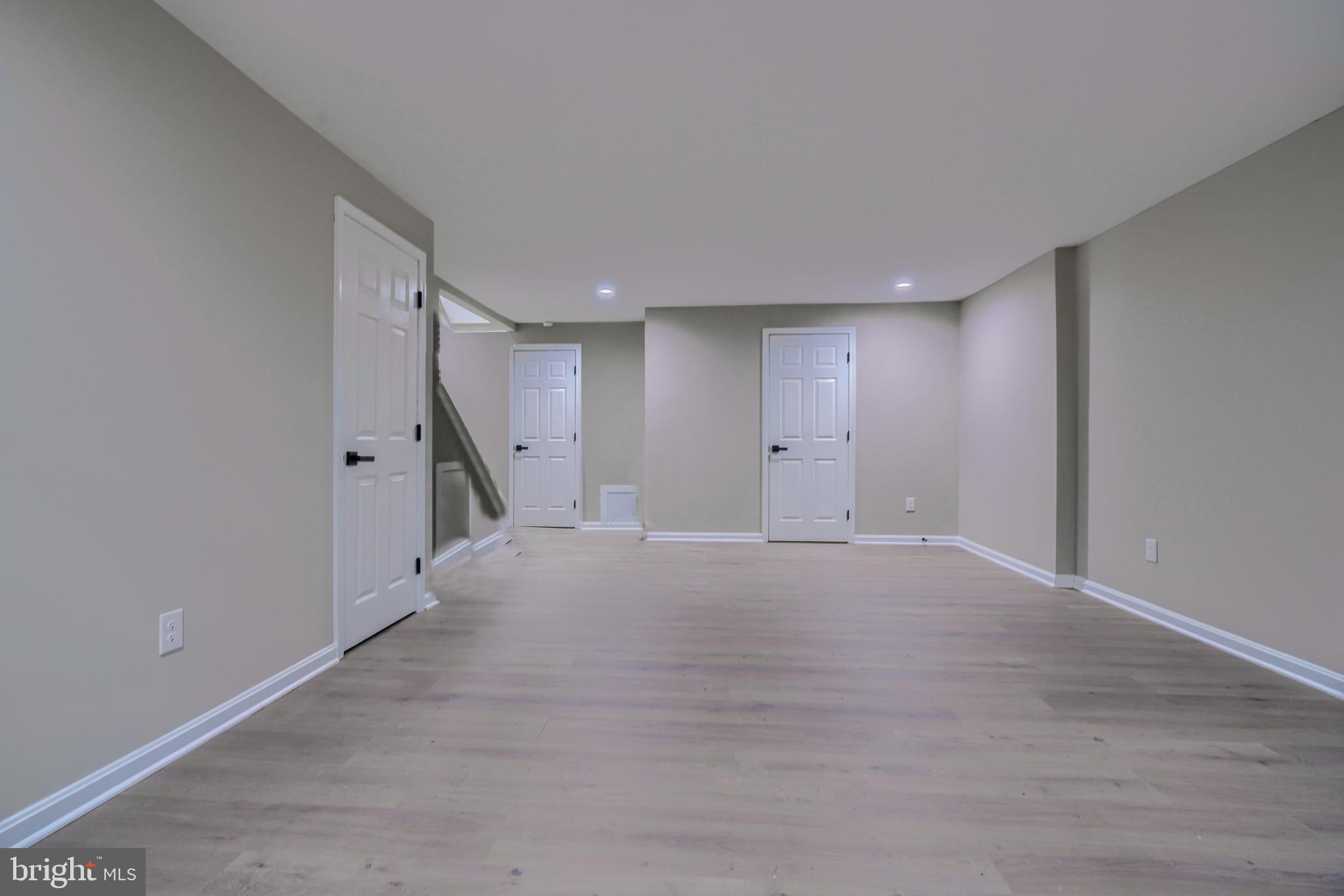 CONSTANT FRIENDSHIP - Residential