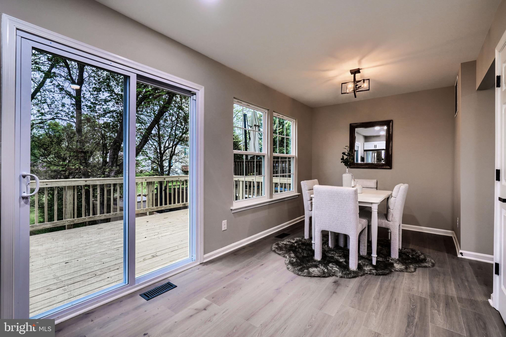 CONSTANT FRIENDSHIP - Residential