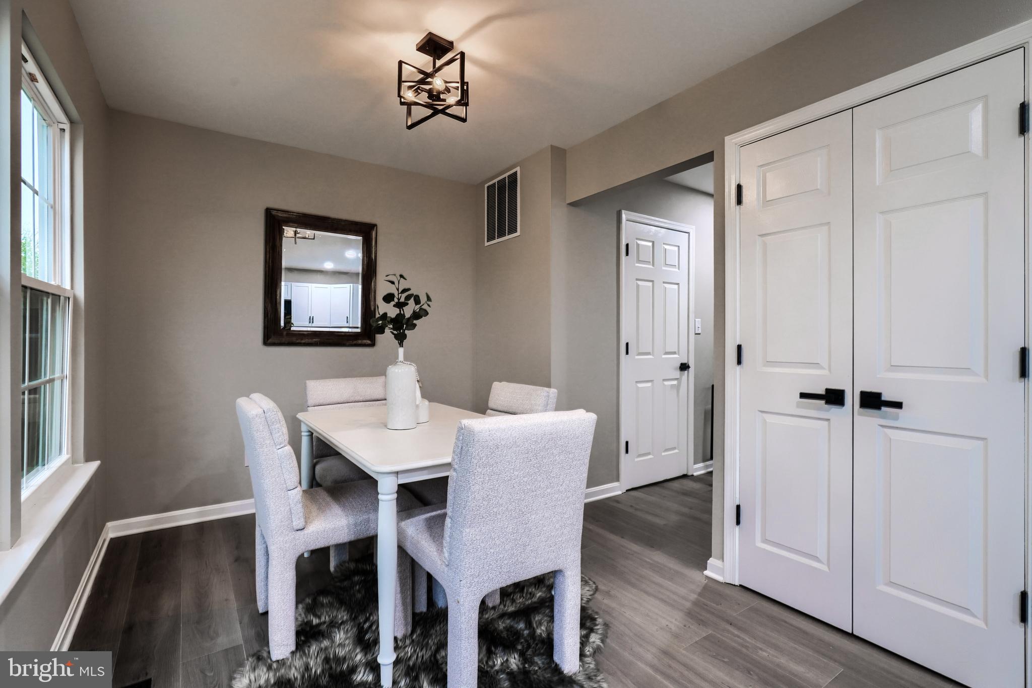 CONSTANT FRIENDSHIP - Residential