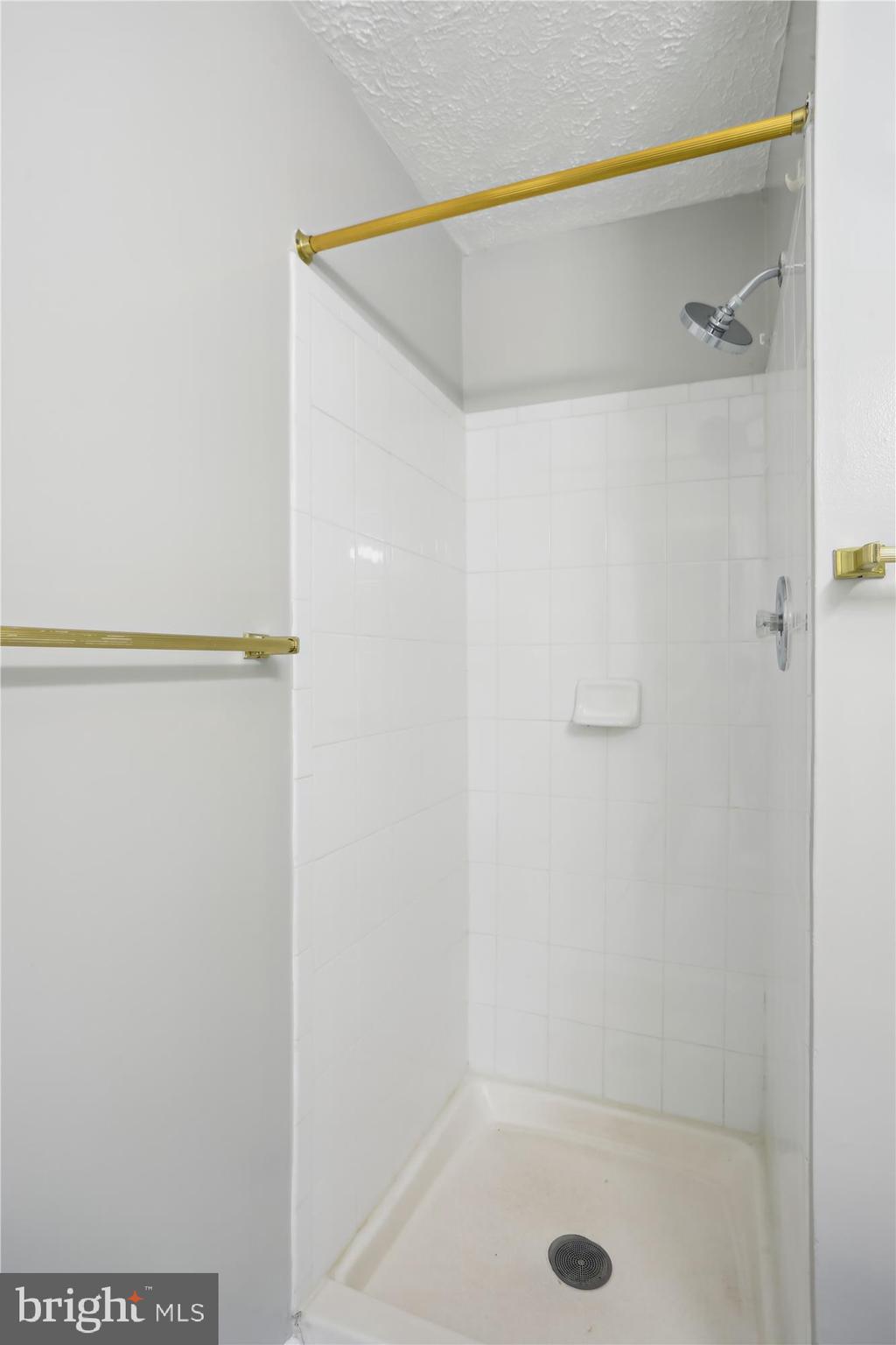 THE COLONY - Residential Lease