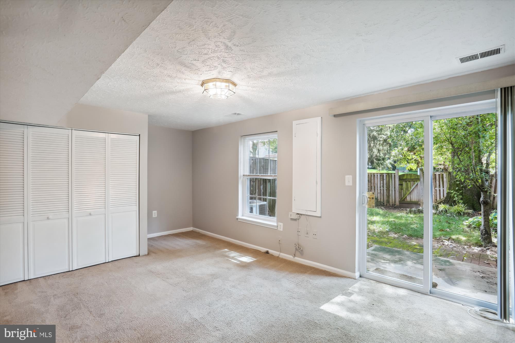 THE COLONY - Residential Lease