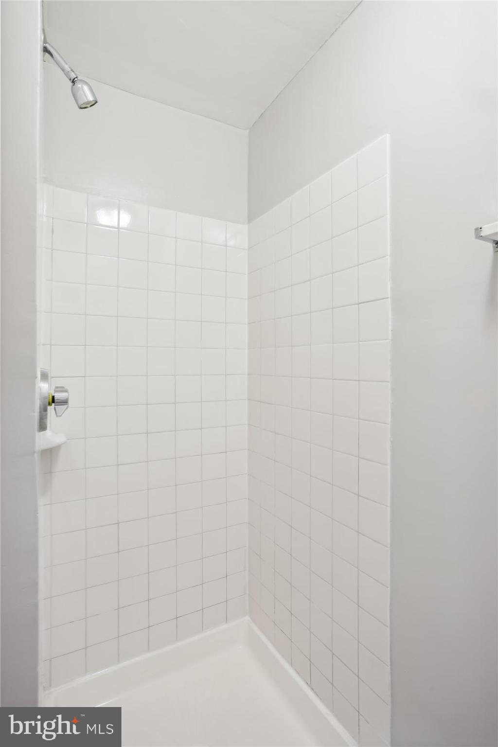 THE COLONY - Residential Lease