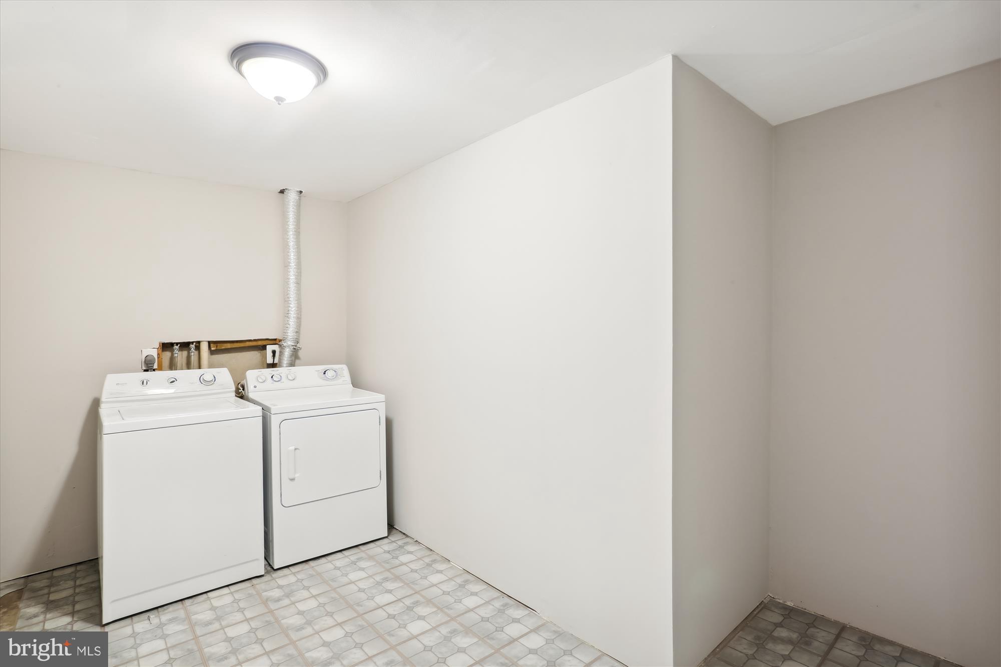 THE COLONY - Residential Lease