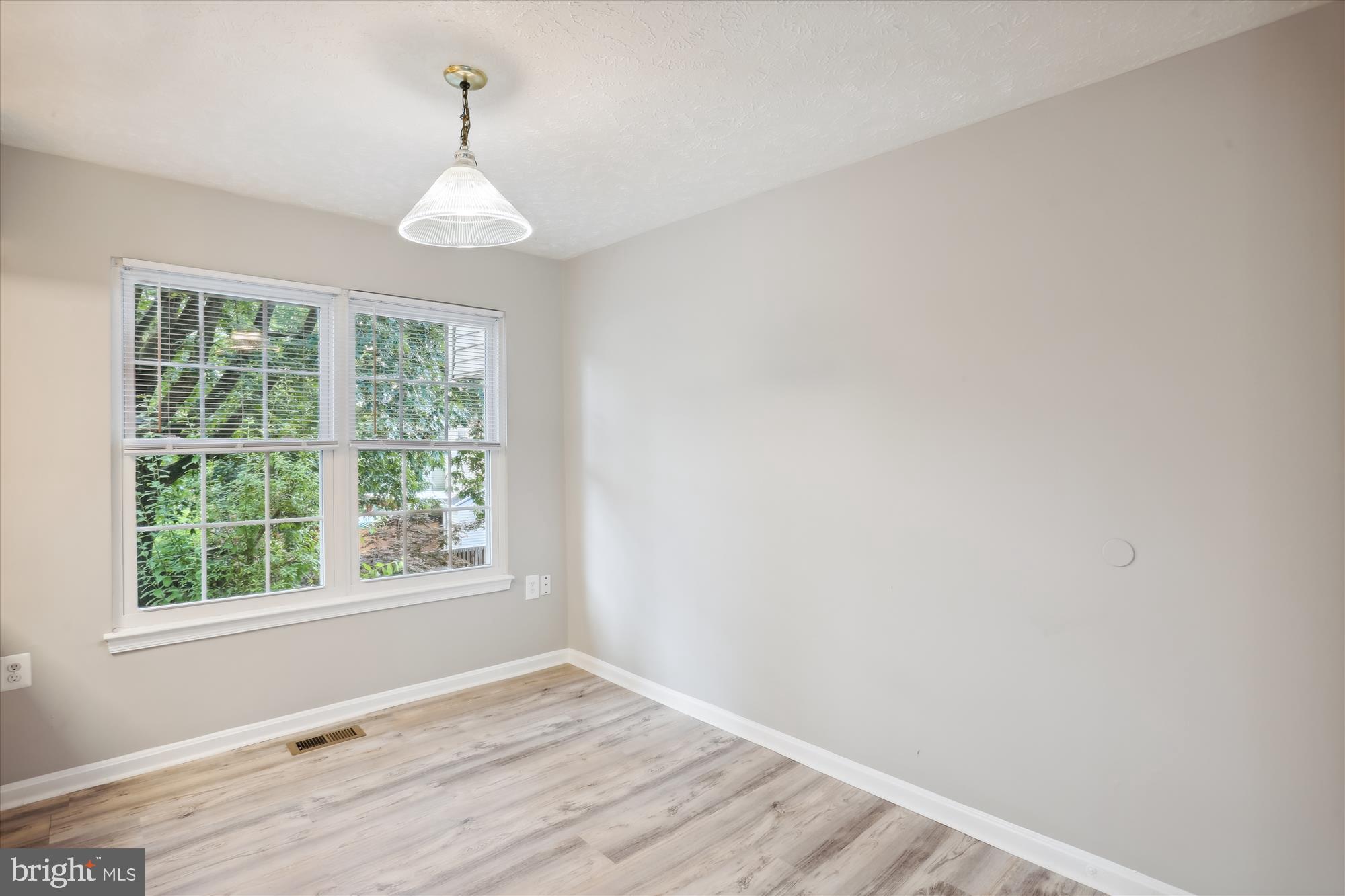 THE COLONY - Residential Lease