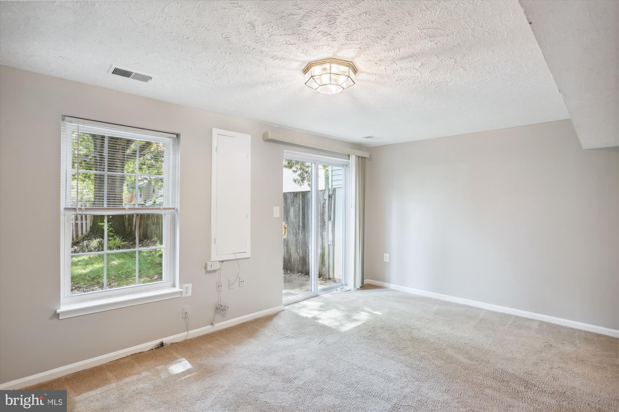 THE COLONY - Residential Lease