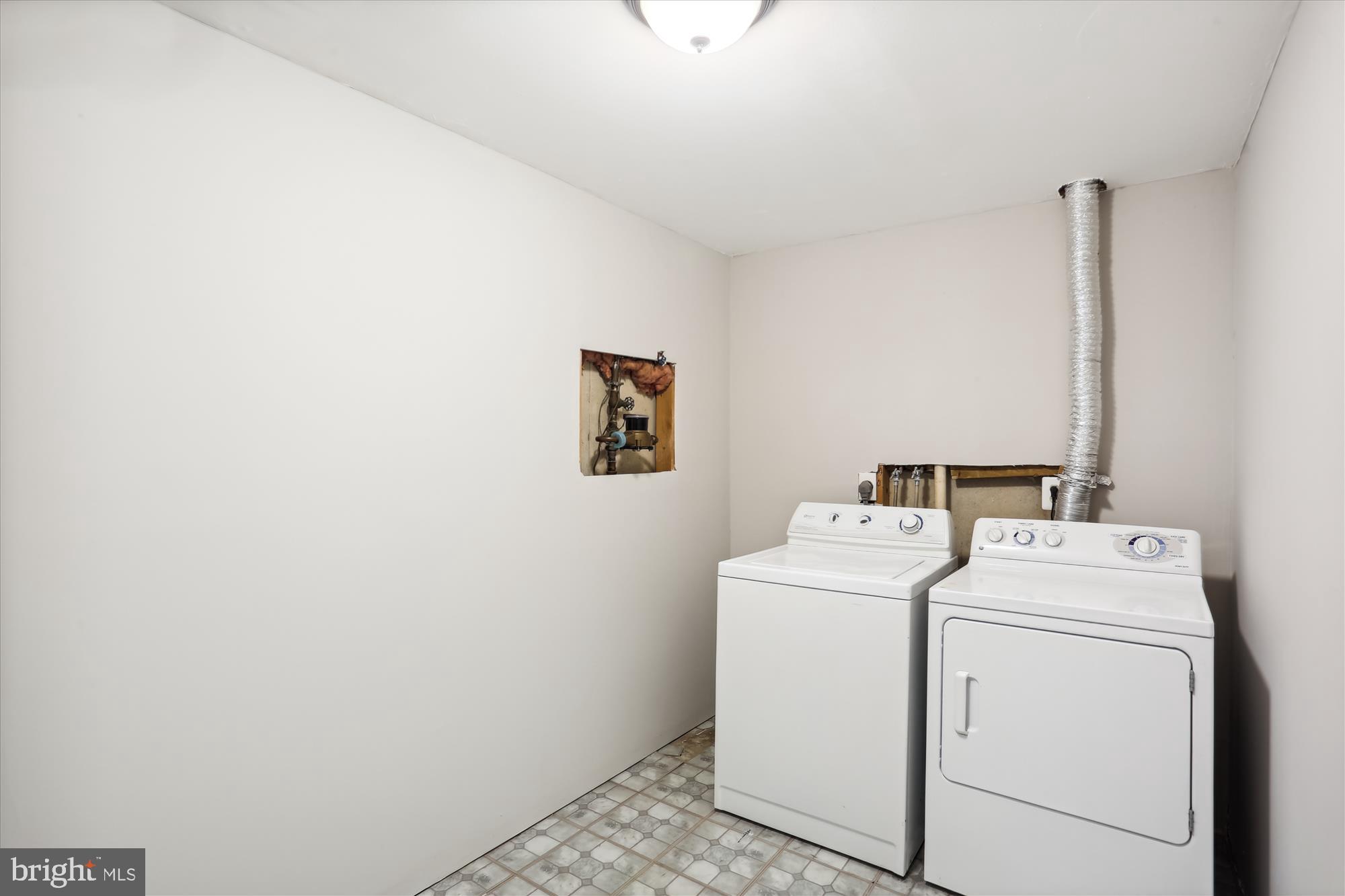 THE COLONY - Residential Lease