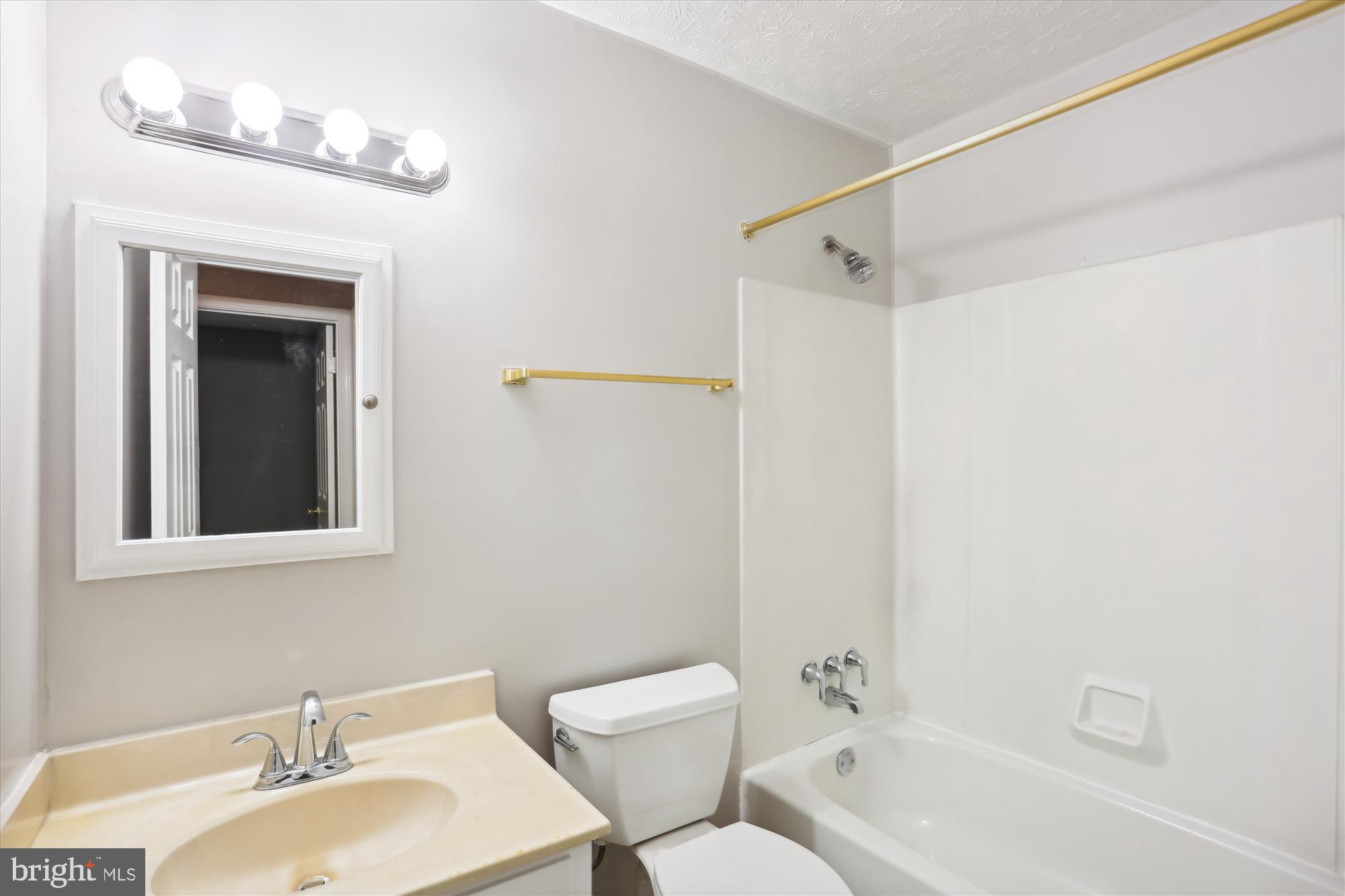 THE COLONY - Residential Lease