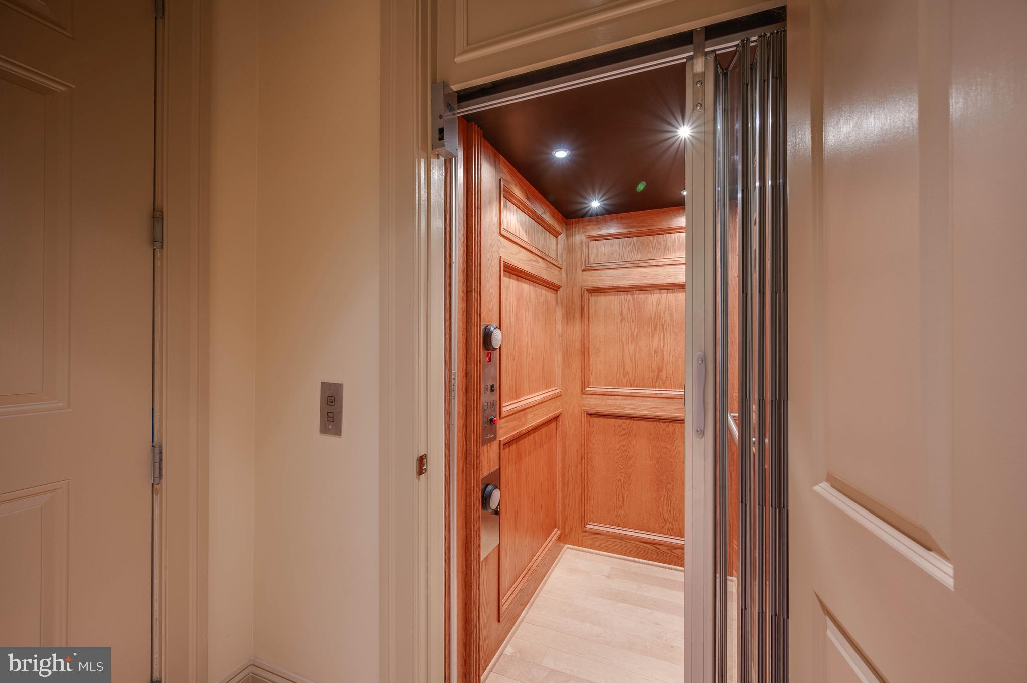 CLOISTERS AT CHARLES III - Residential