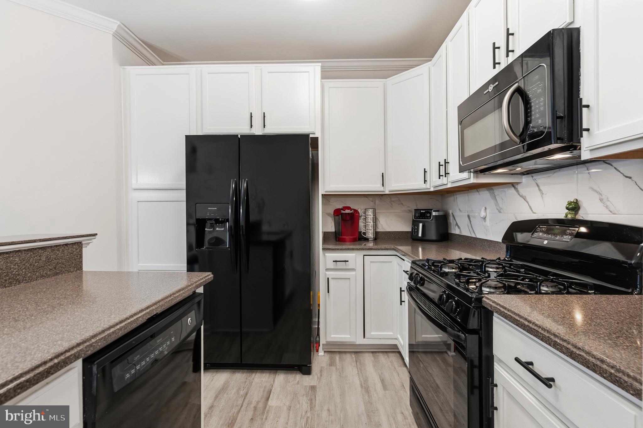 LEE SQUARE - Residential