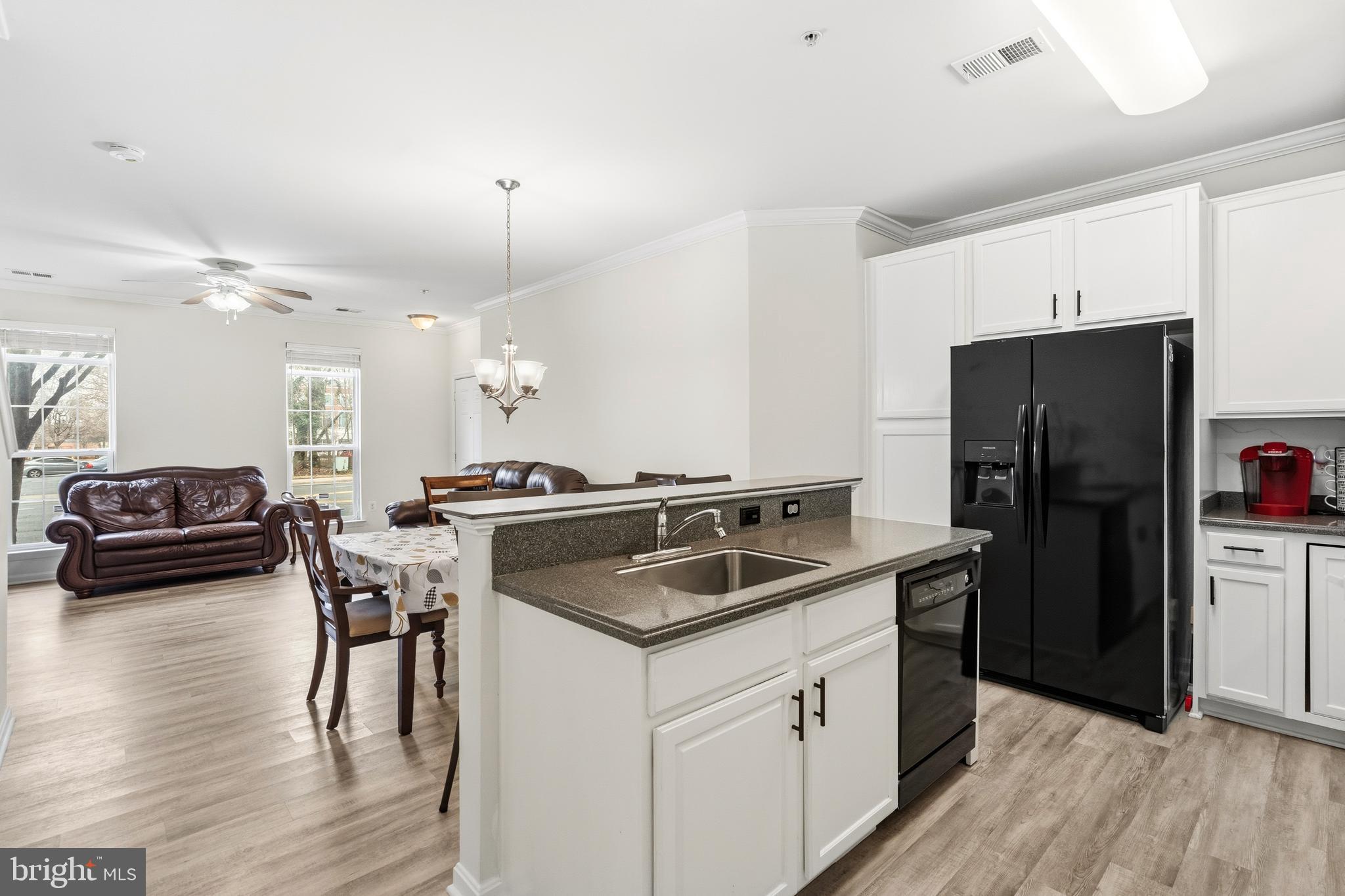 LEE SQUARE - Residential