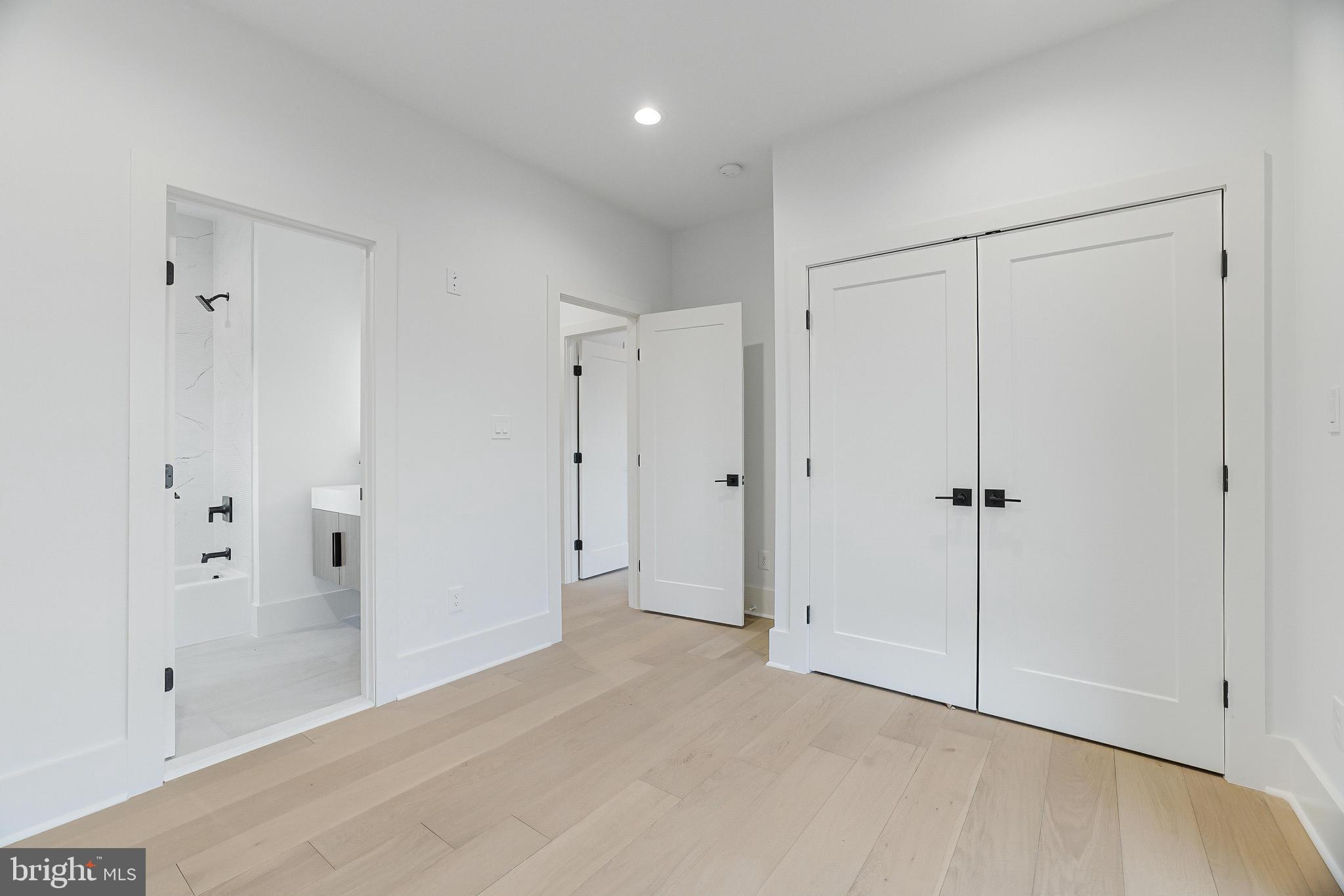 COURTLAND PARK - Residential