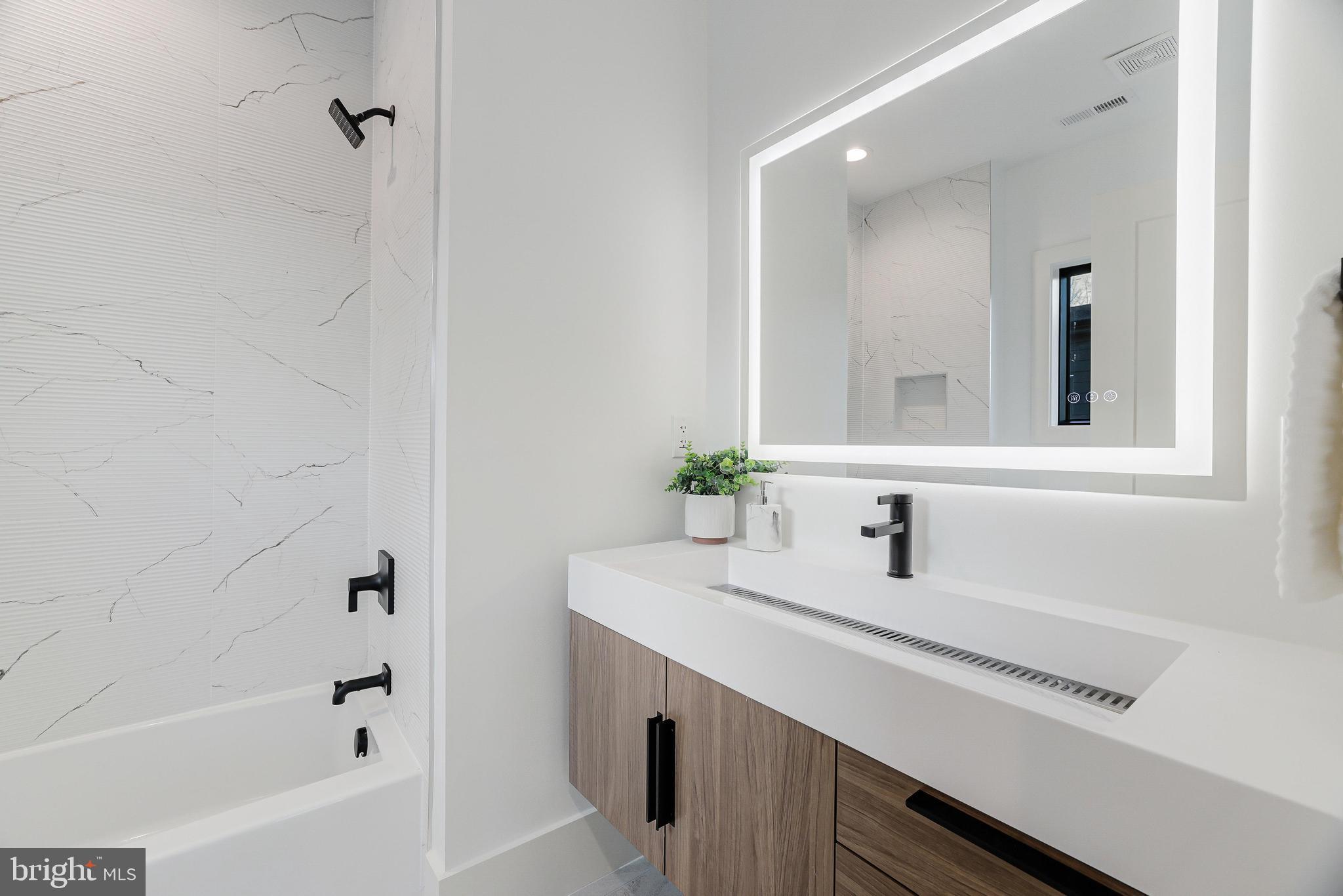 COURTLAND PARK - Residential