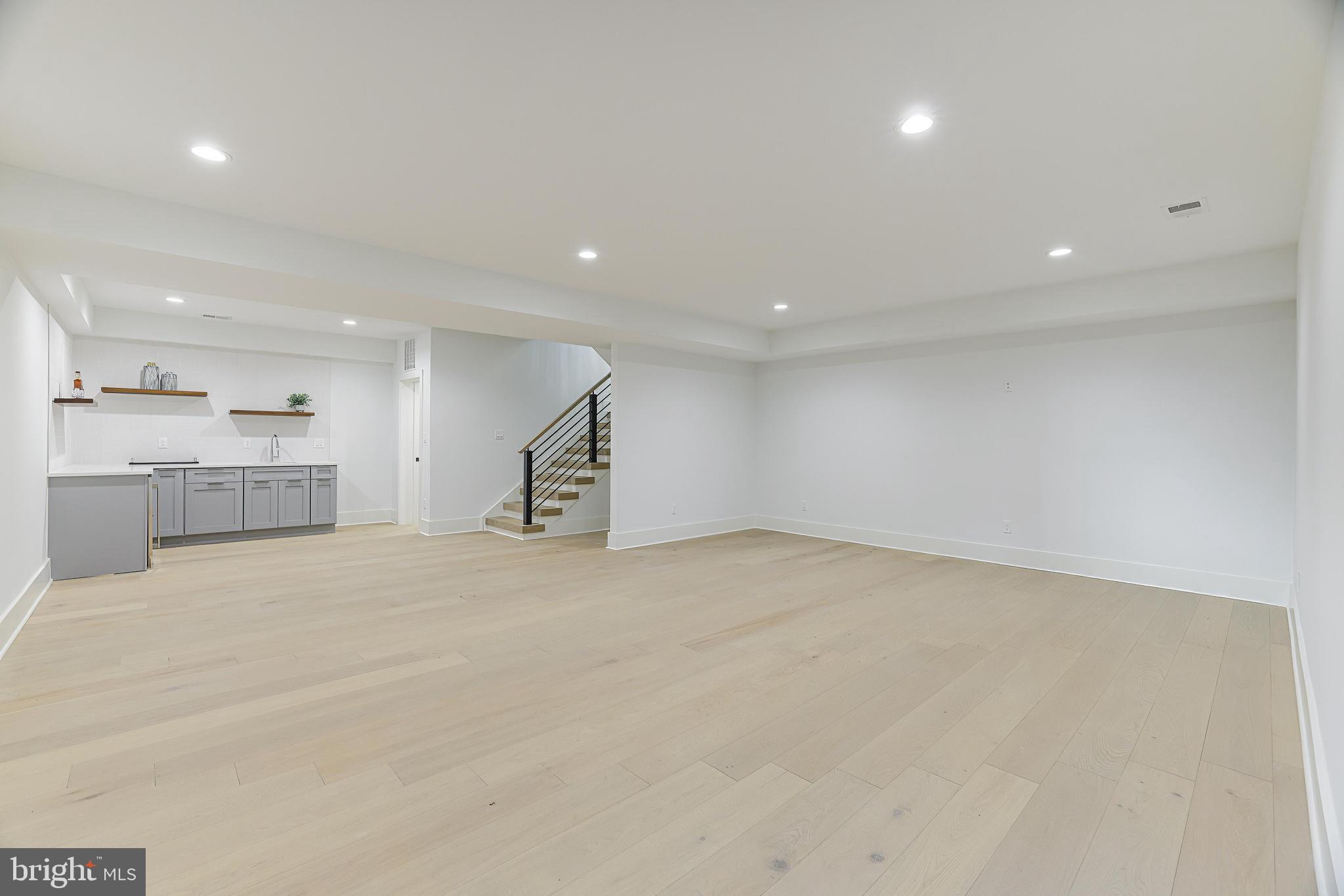 COURTLAND PARK - Residential