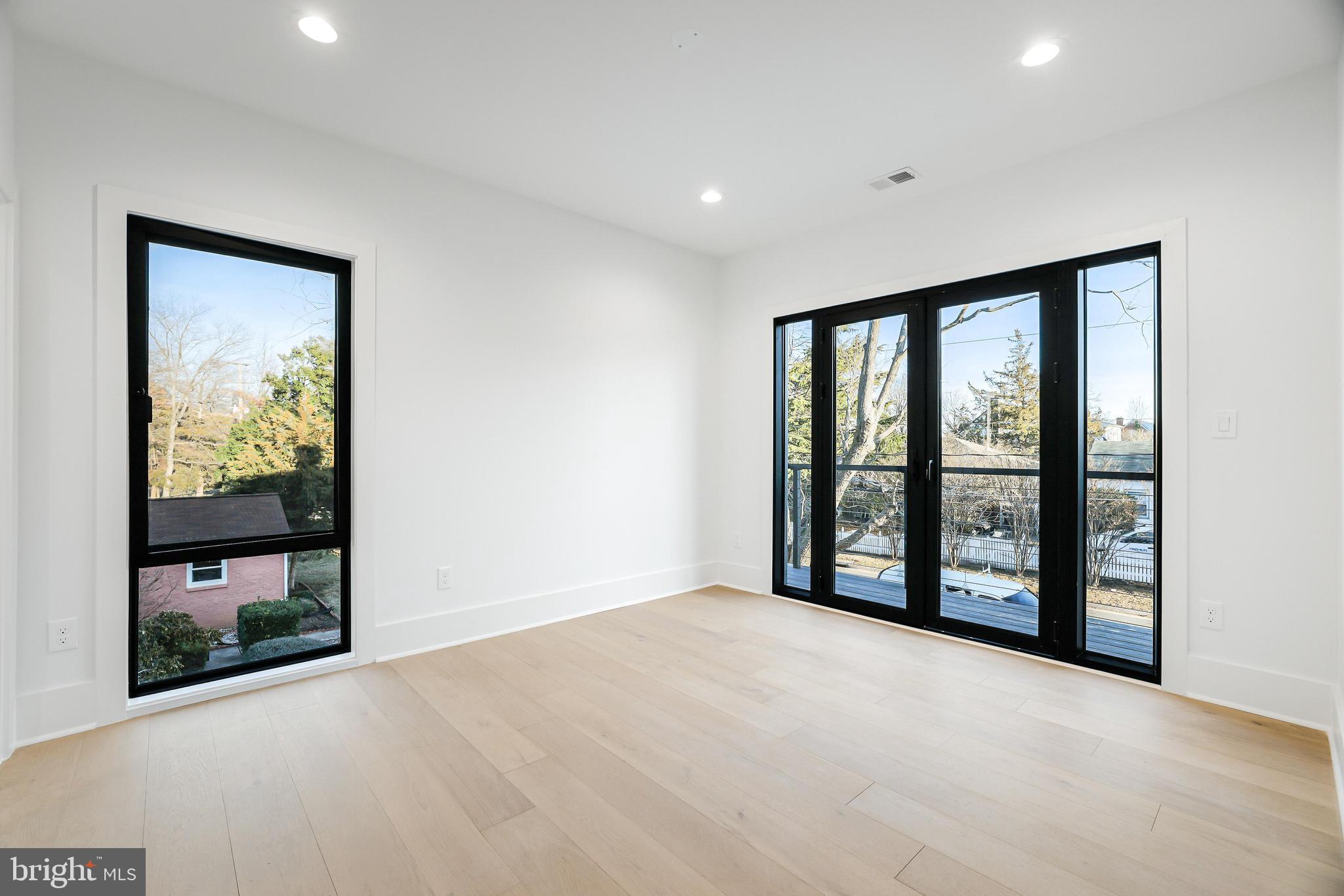 COURTLAND PARK - Residential