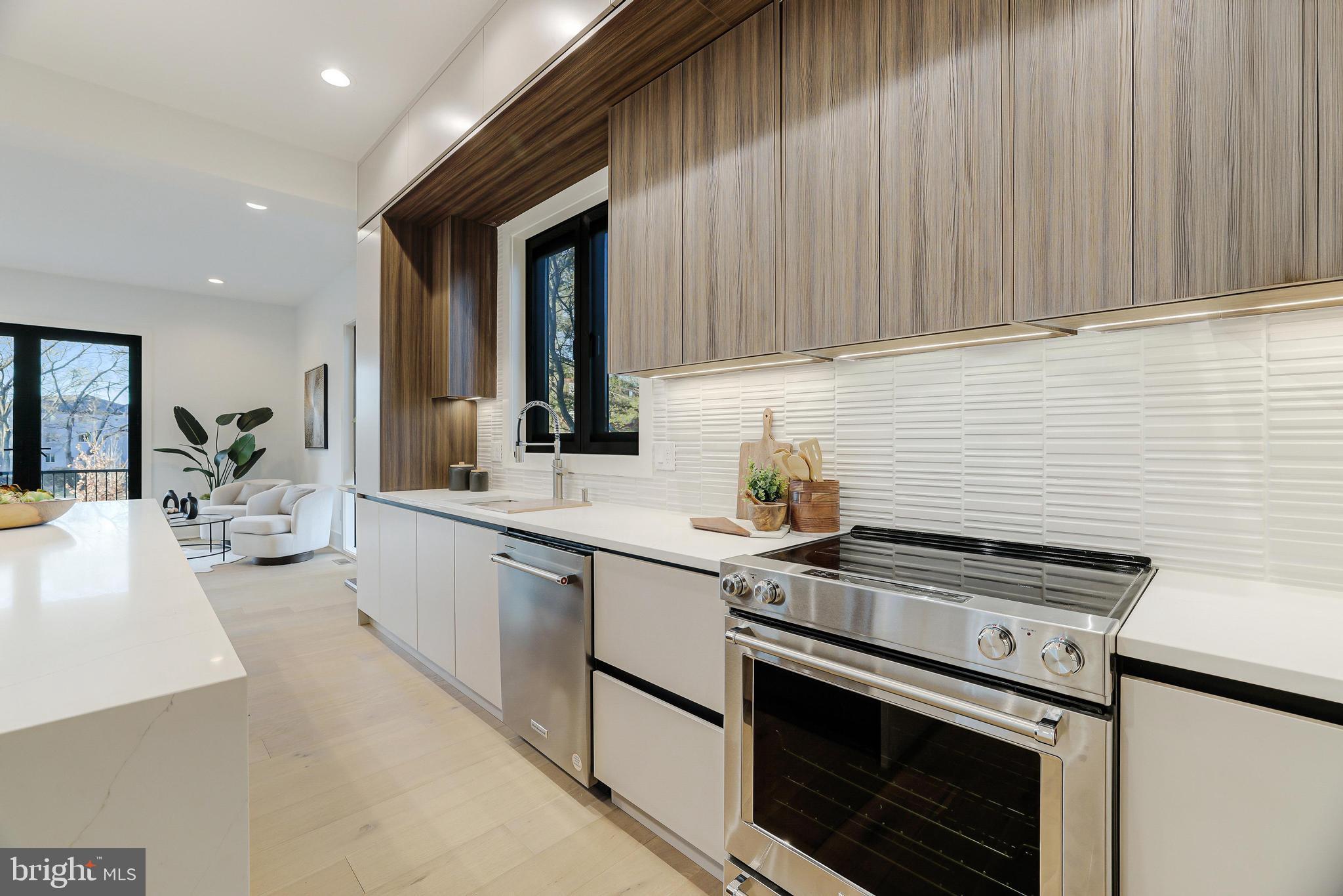 COURTLAND PARK - Residential