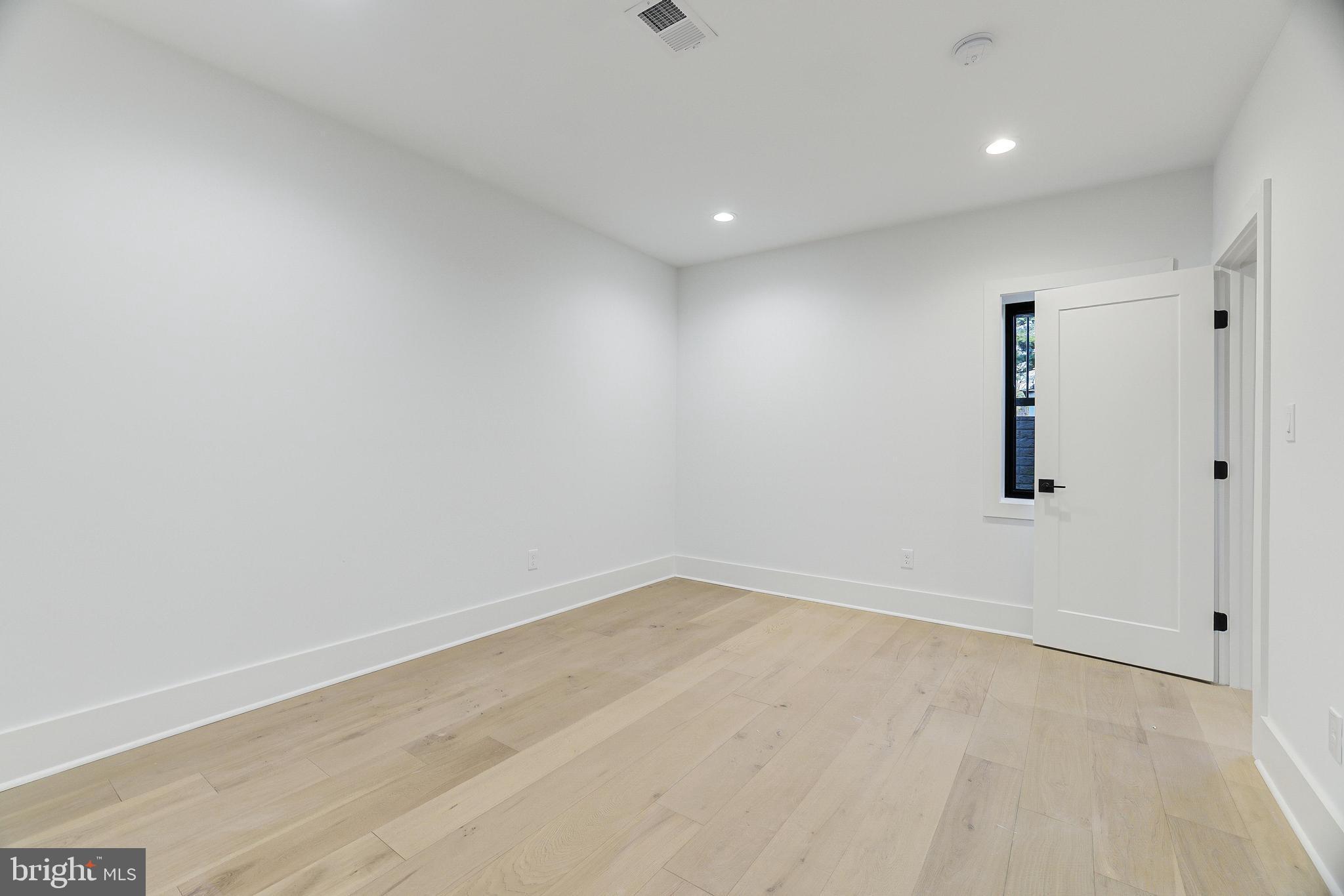 COURTLAND PARK - Residential