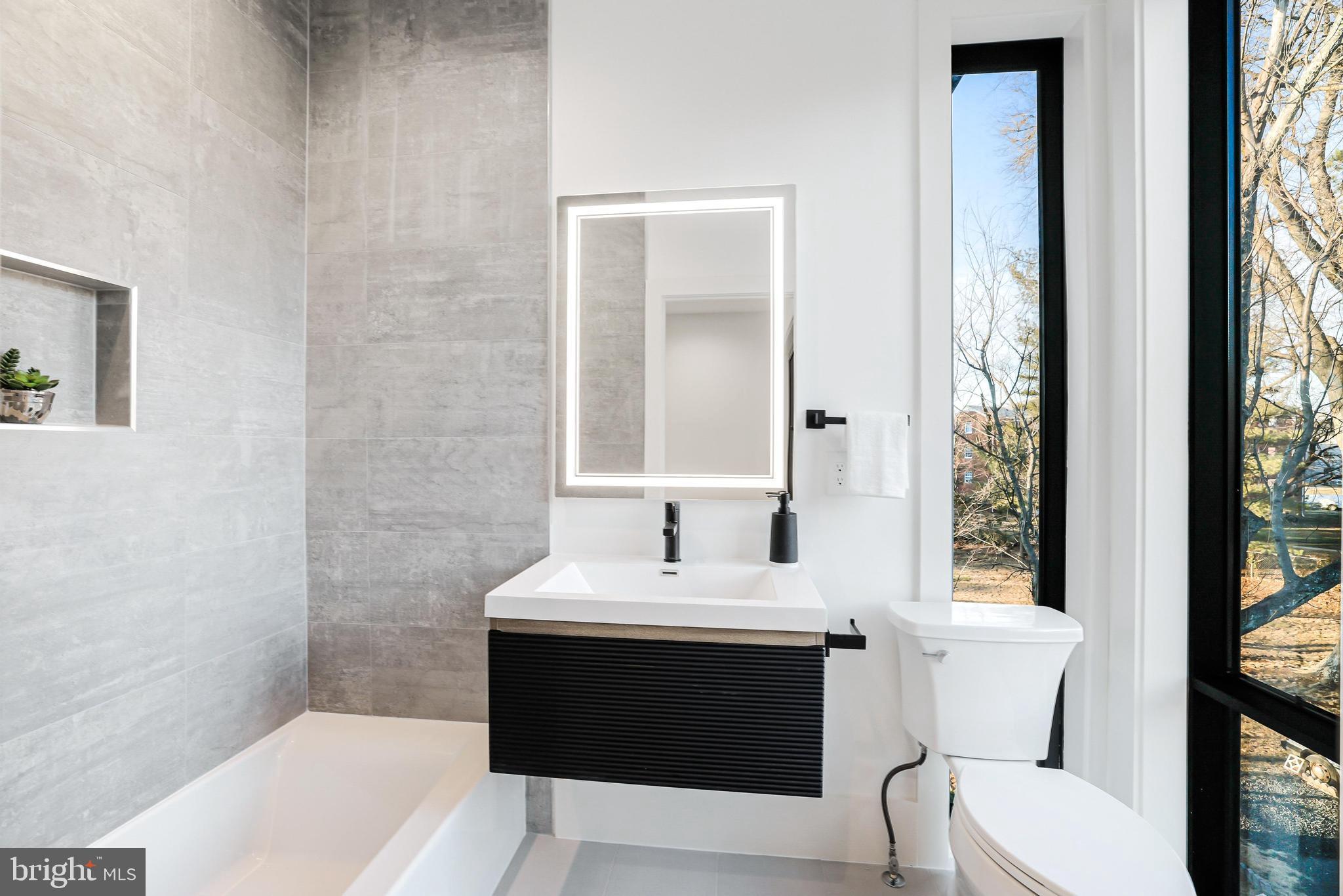 COURTLAND PARK - Residential