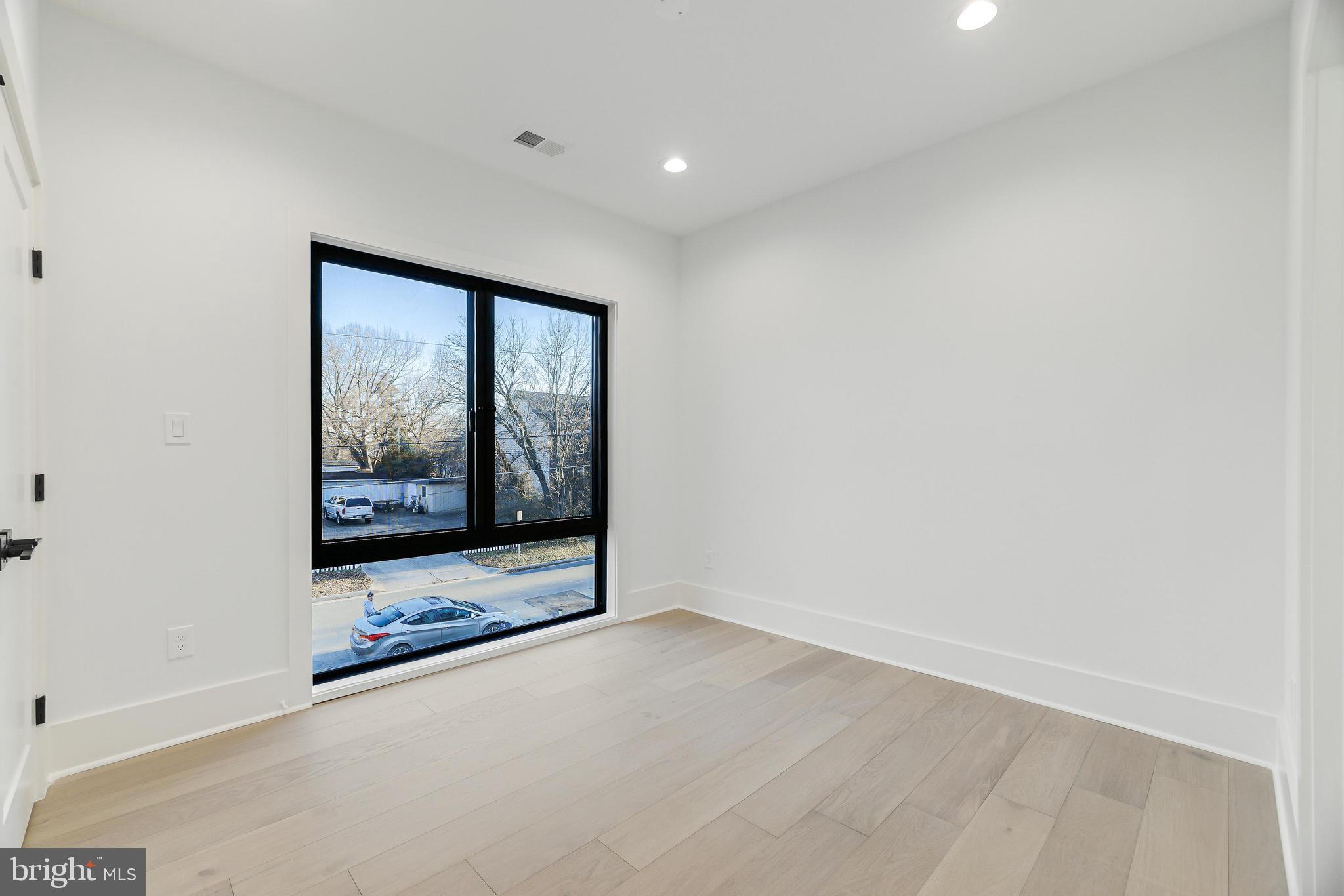 COURTLAND PARK - Residential