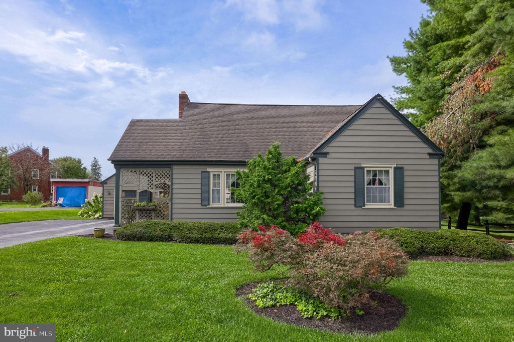 Photo of 20 School Drive, LEOLA, PA 17540 (MLS # PALA2094888)