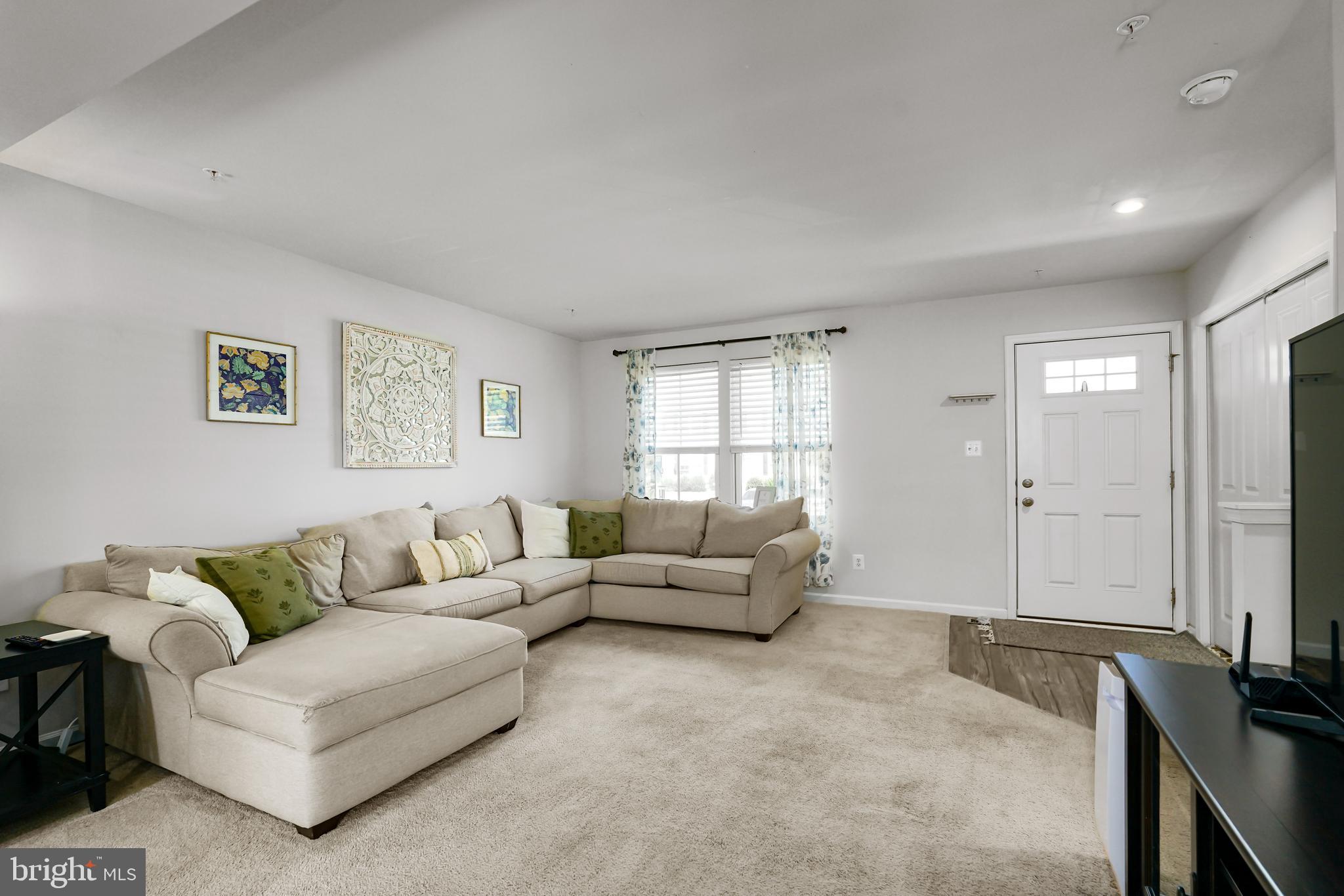 16 KARINA COURT