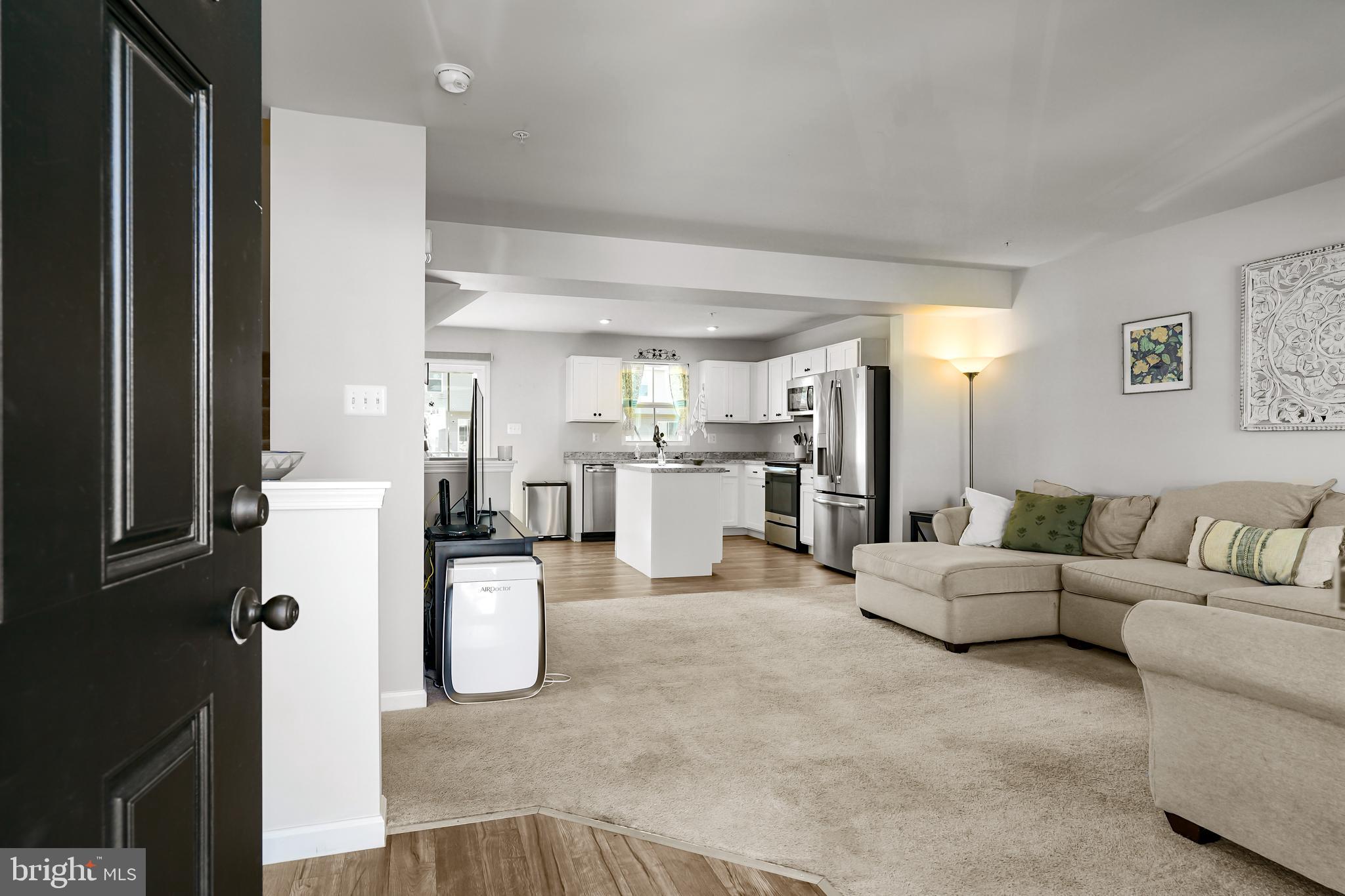 16 KARINA COURT
