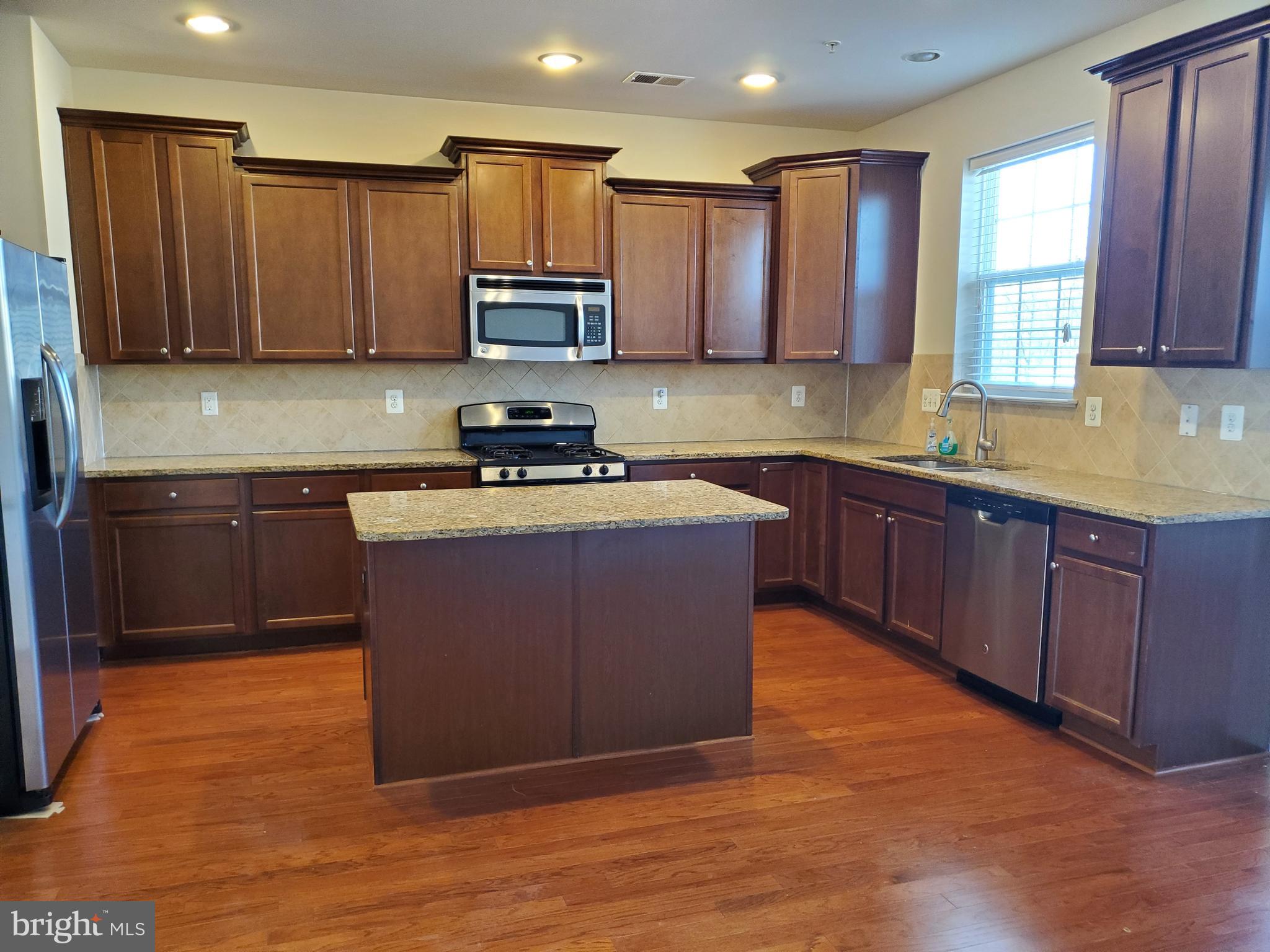 HIGHLAND FARMS - Residential Lease