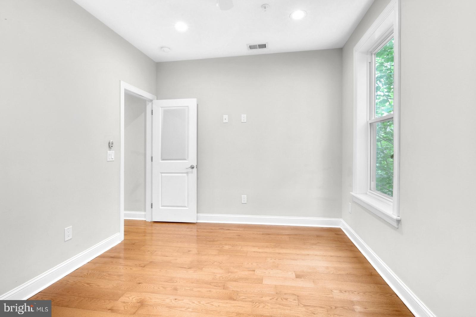 POINT BREEZE - Residential Lease