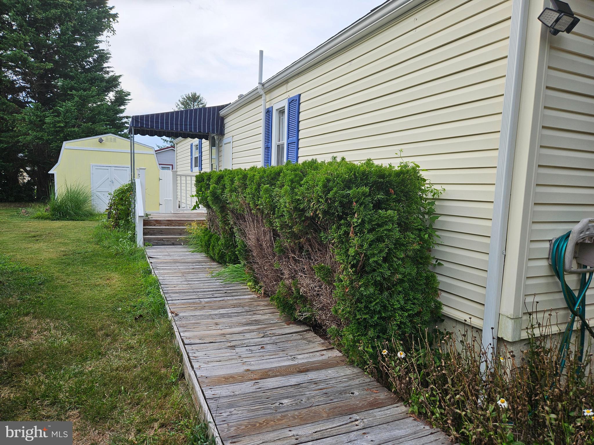 19602 QUEEN LANE 30