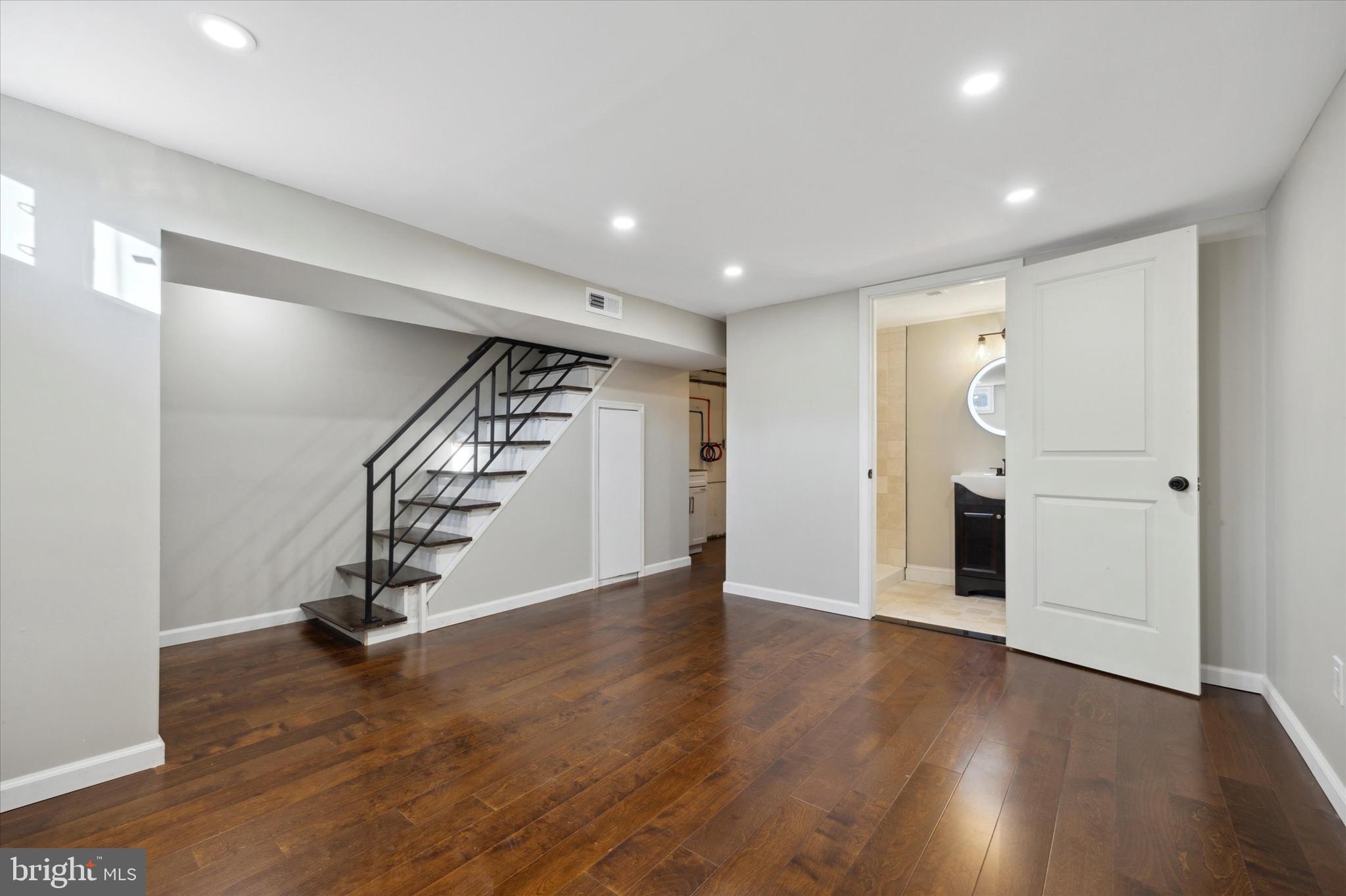 CLIFTON HEIGHTS - Residential