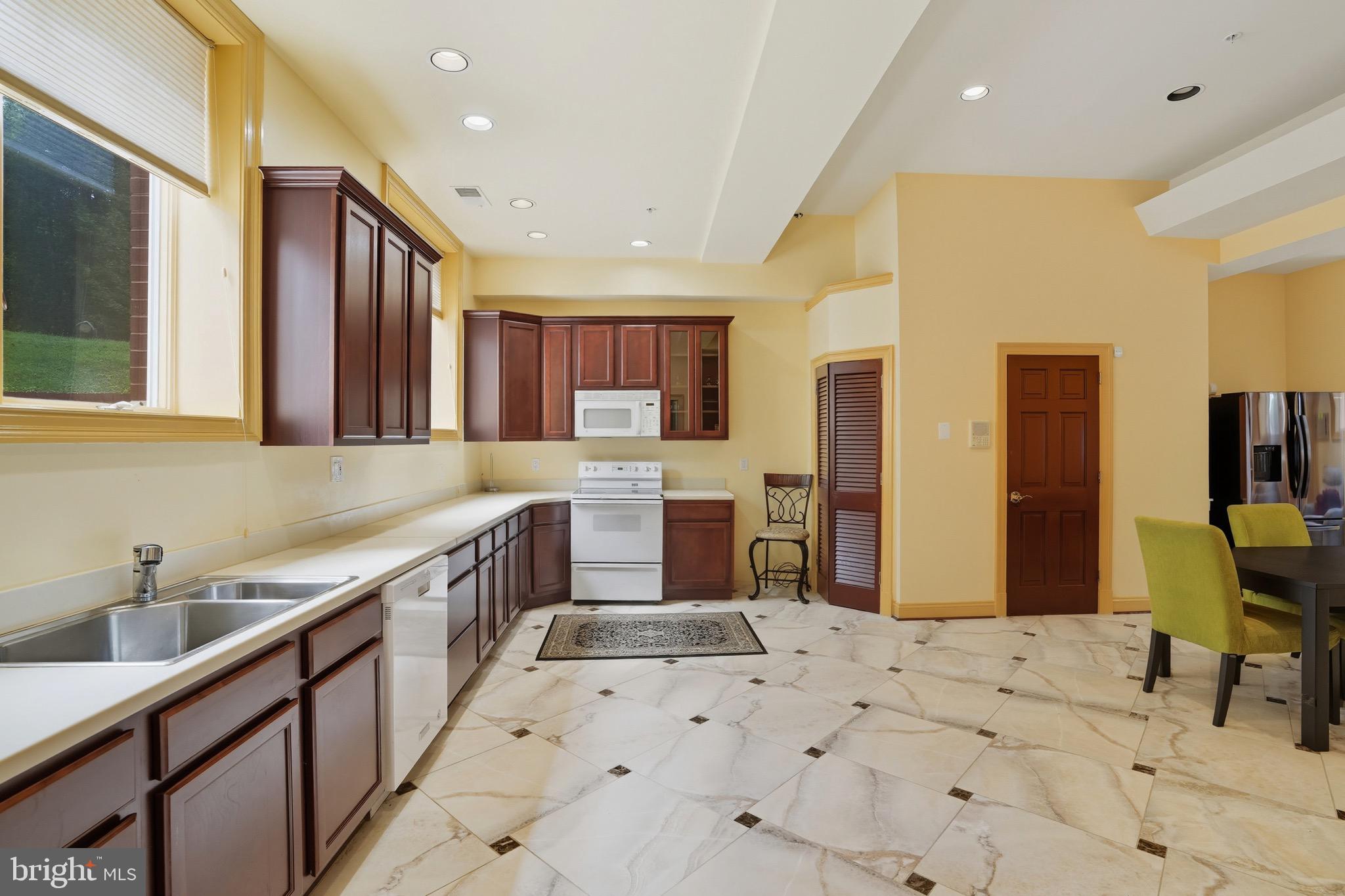 STONELEDGE - Residential