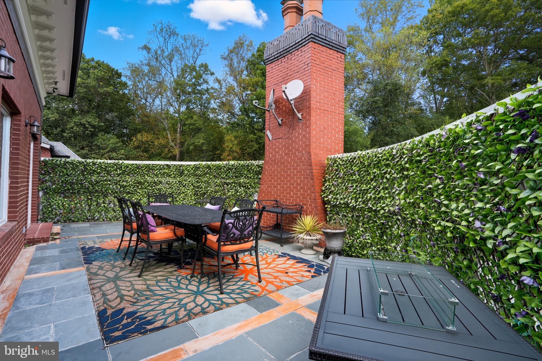 STONELEDGE - Residential